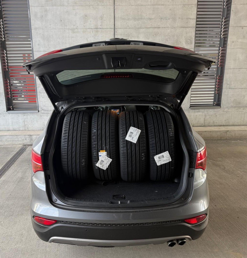 HYUNDAI Santa Fe 2.2 CRDI Premium 4WD Automatic-image-8