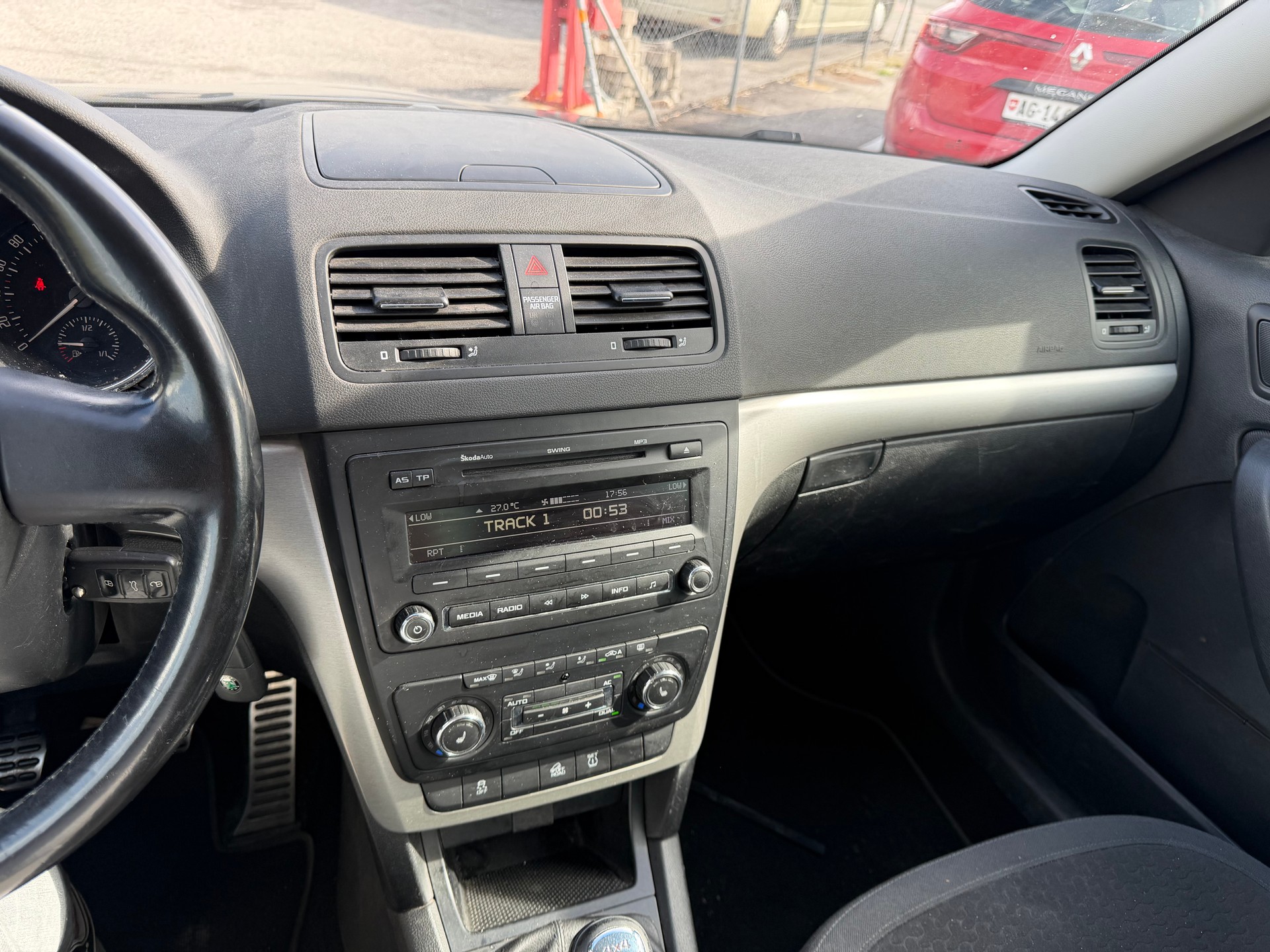 SKODA Yeti 1.8 TSI Ambition 4x4-image-11