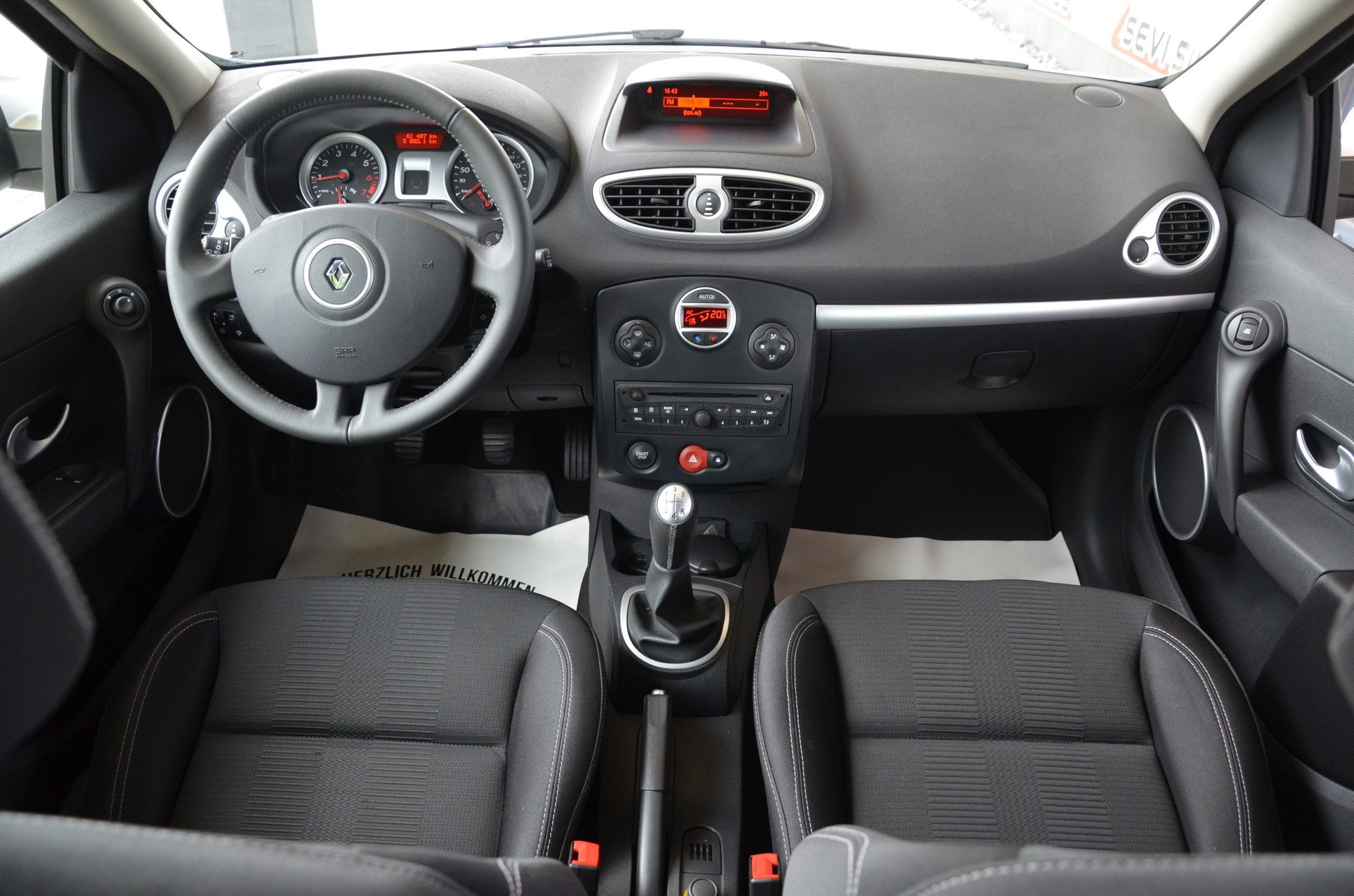 RENAULT Clio 1.2 16V Turbo Dynamique*Ab MFK,1 Jahr oder 20'000km Garantie*-image-11