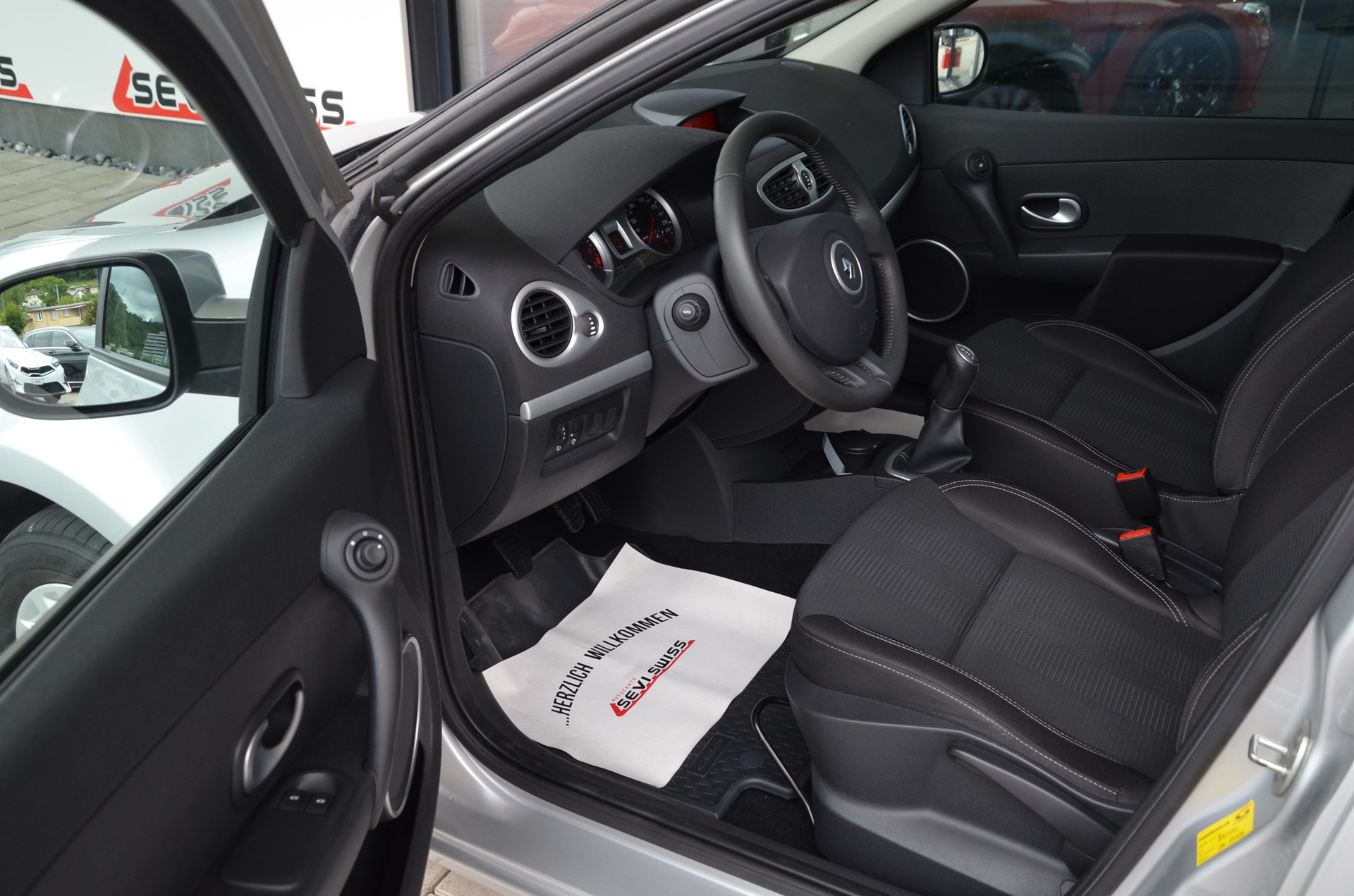 RENAULT Clio 1.2 16V Turbo Dynamique*Ab MFK,1 Jahr oder 20'000km Garantie*-image-9