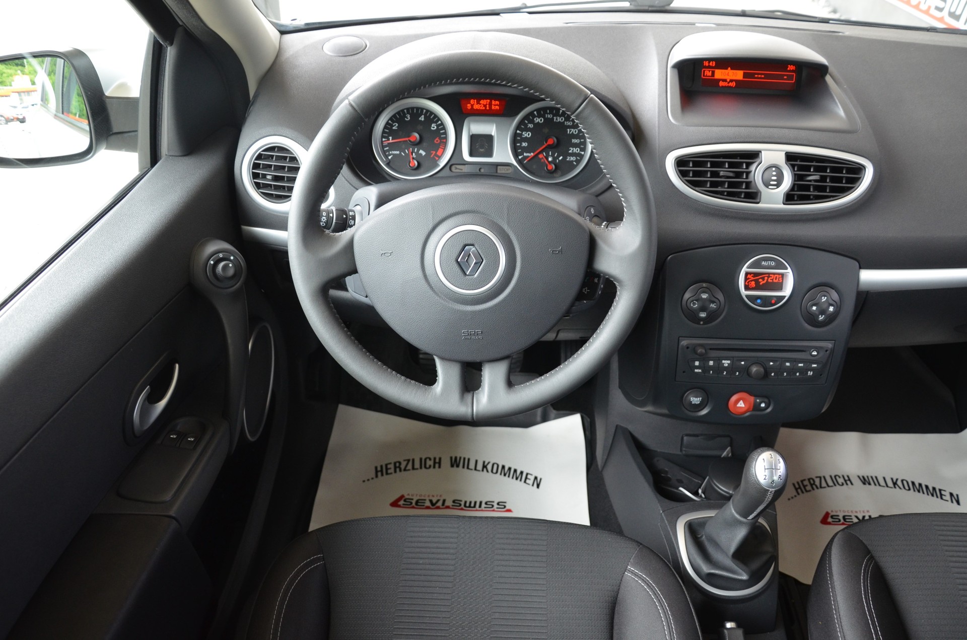 RENAULT Clio 1.2 16V Turbo Dynamique*Ab MFK,1 Jahr oder 20'000km Garantie*-image-12