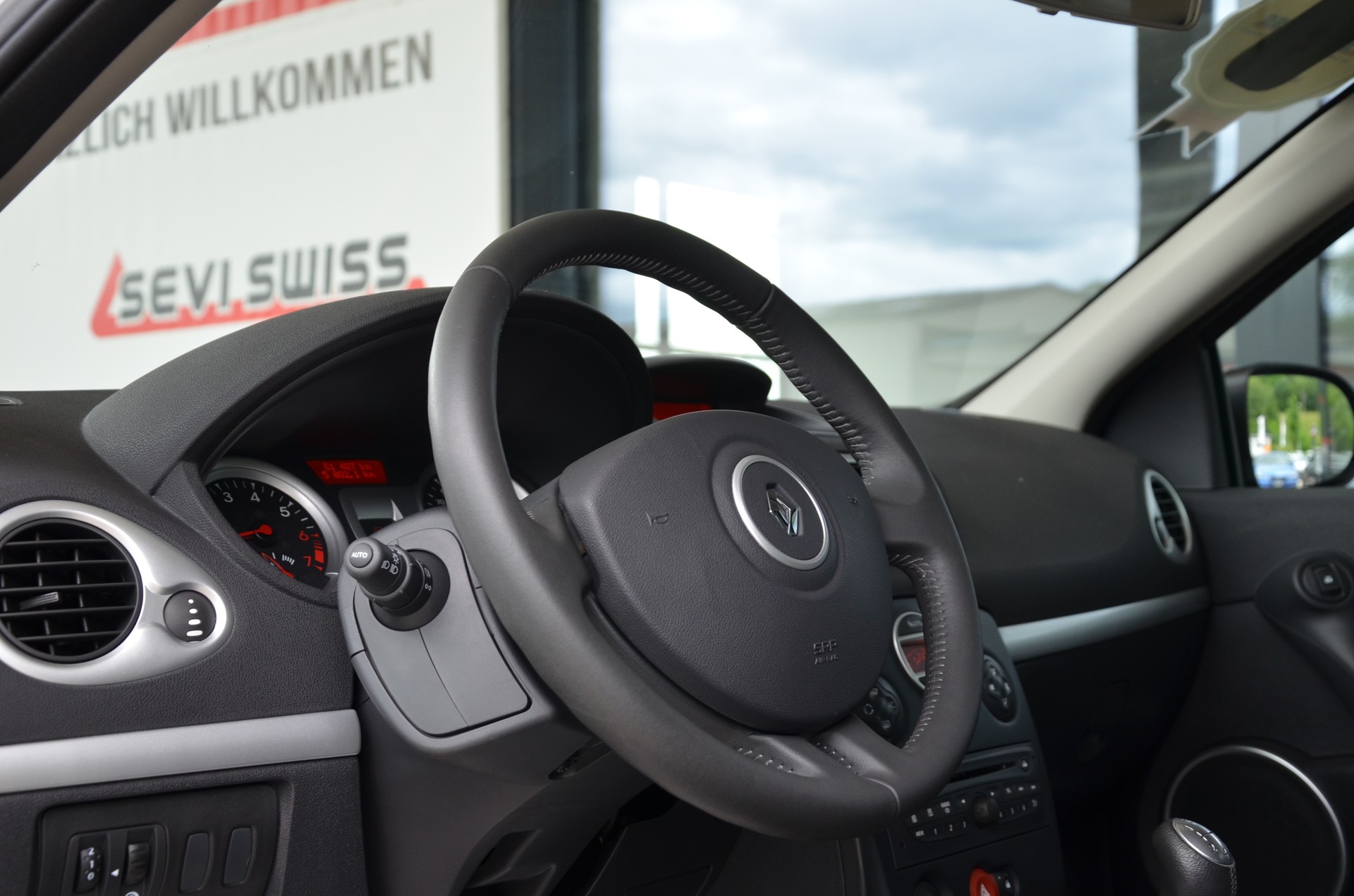 RENAULT Clio 1.2 16V Turbo Dynamique*Ab MFK,1 Jahr oder 20'000km Garantie*-image-10
