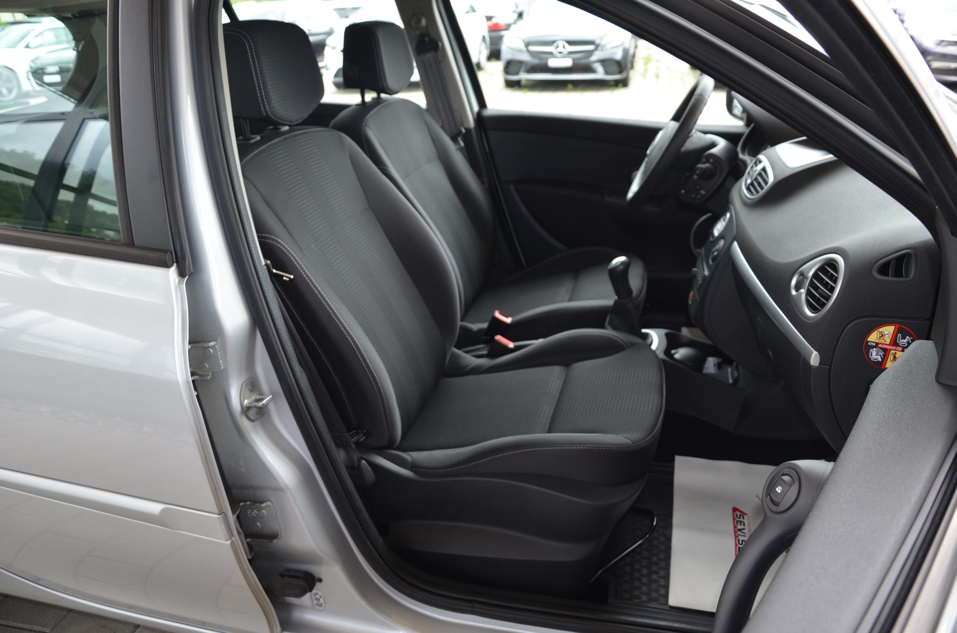 RENAULT Clio 1.2 16V Turbo Dynamique*Ab MFK,1 Jahr oder 20'000km Garantie*-image-14
