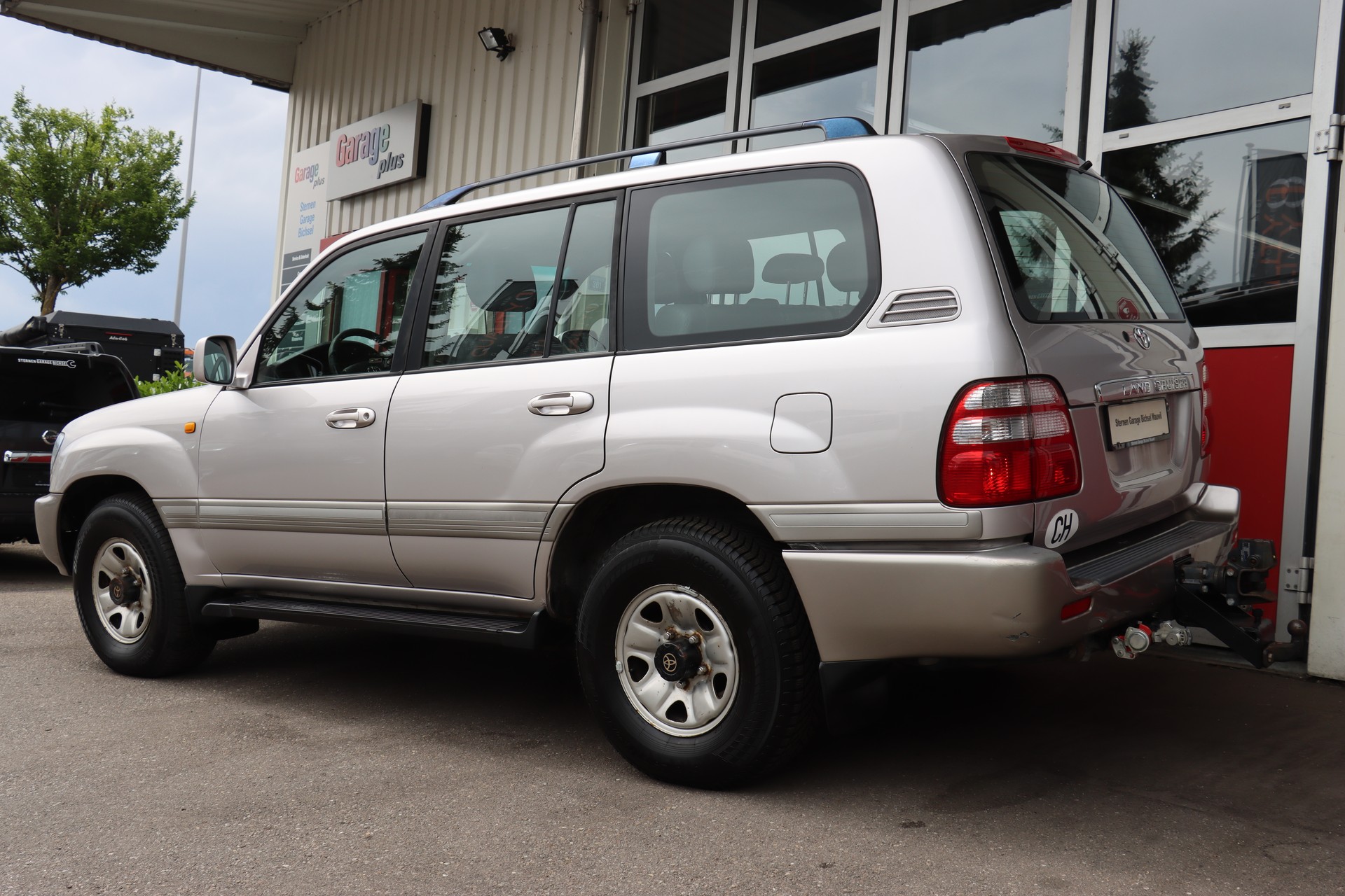 TOYOTA Land Cruiser 500 4.2TD S.Saloon-image-5