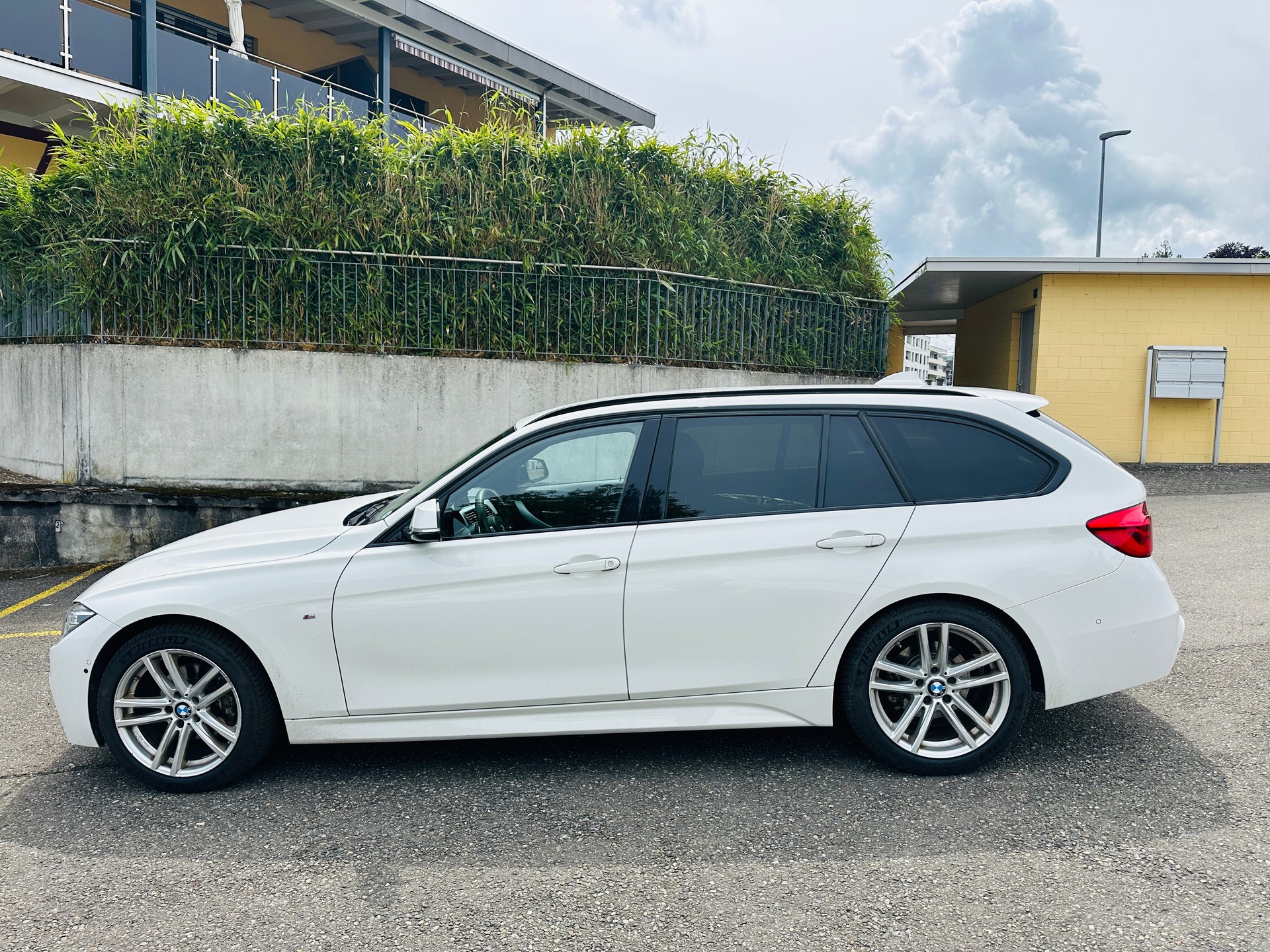 BMW 320d xDrive Touring Sport Line Steptronic-image-4