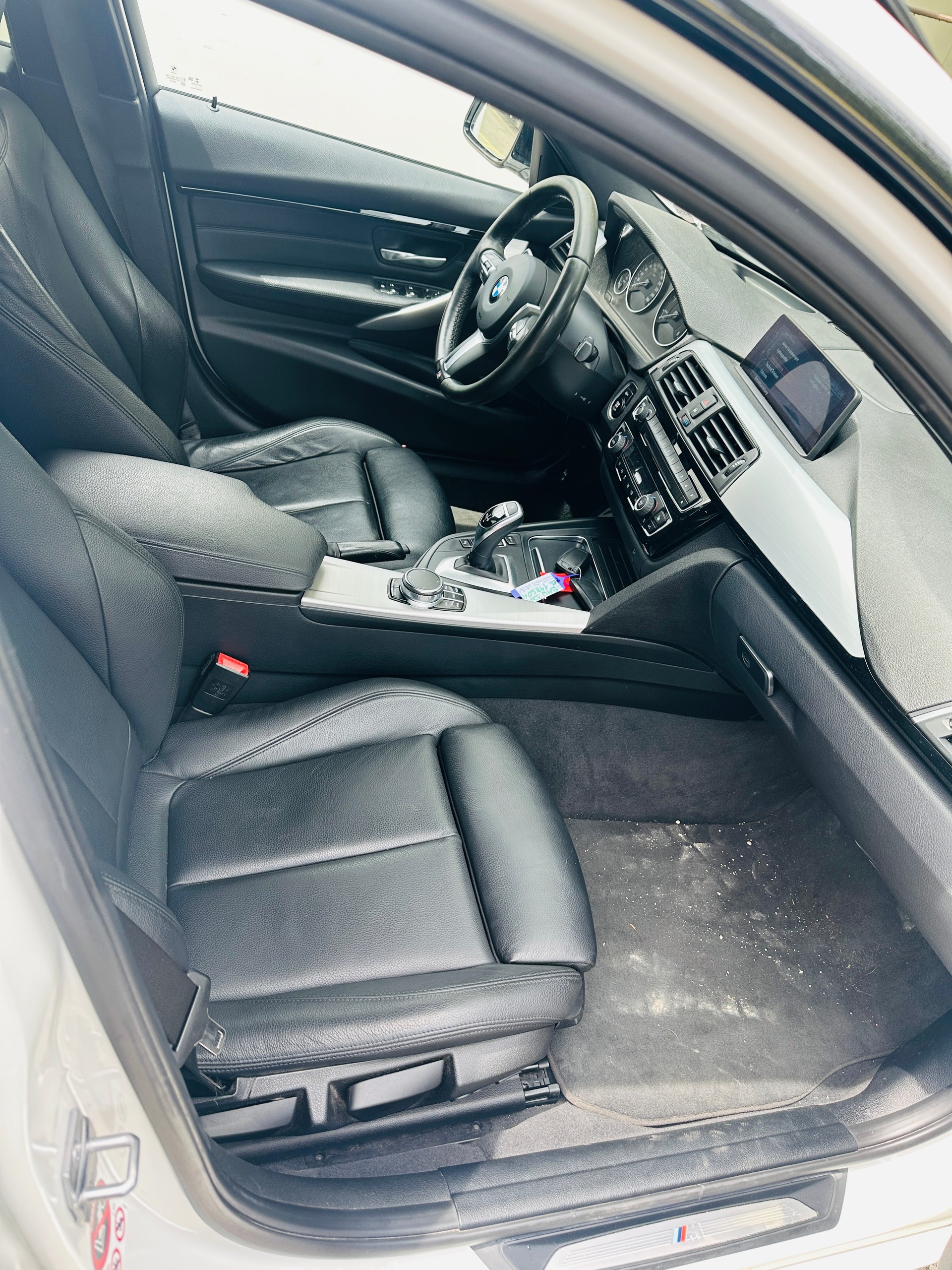 BMW 320d xDrive Touring Sport Line Steptronic-image-14