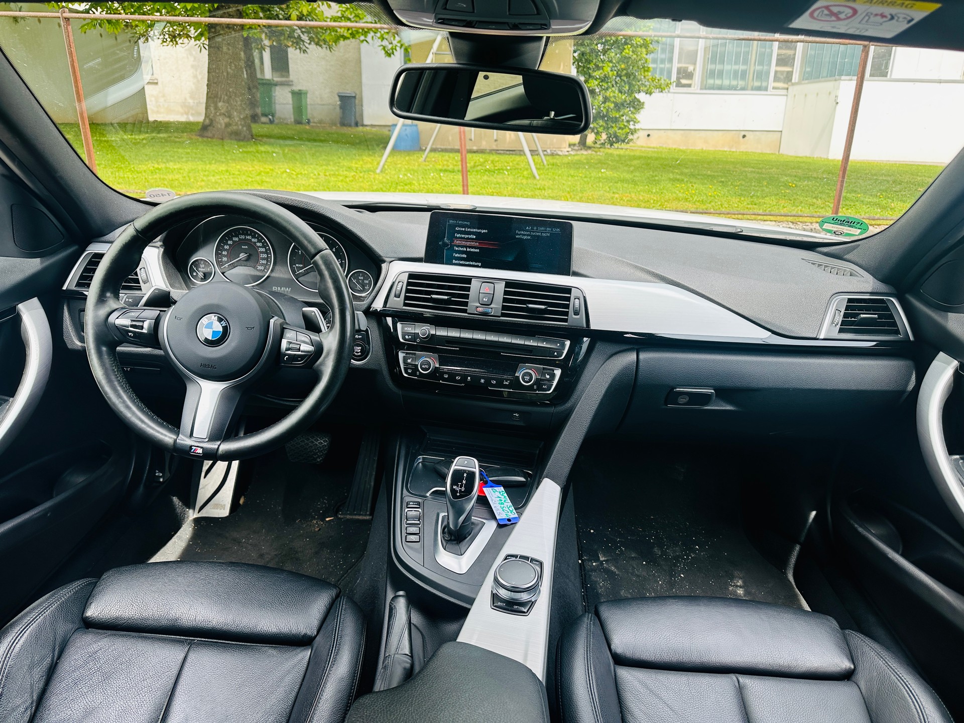 BMW 320d xDrive Touring Sport Line Steptronic-image-11