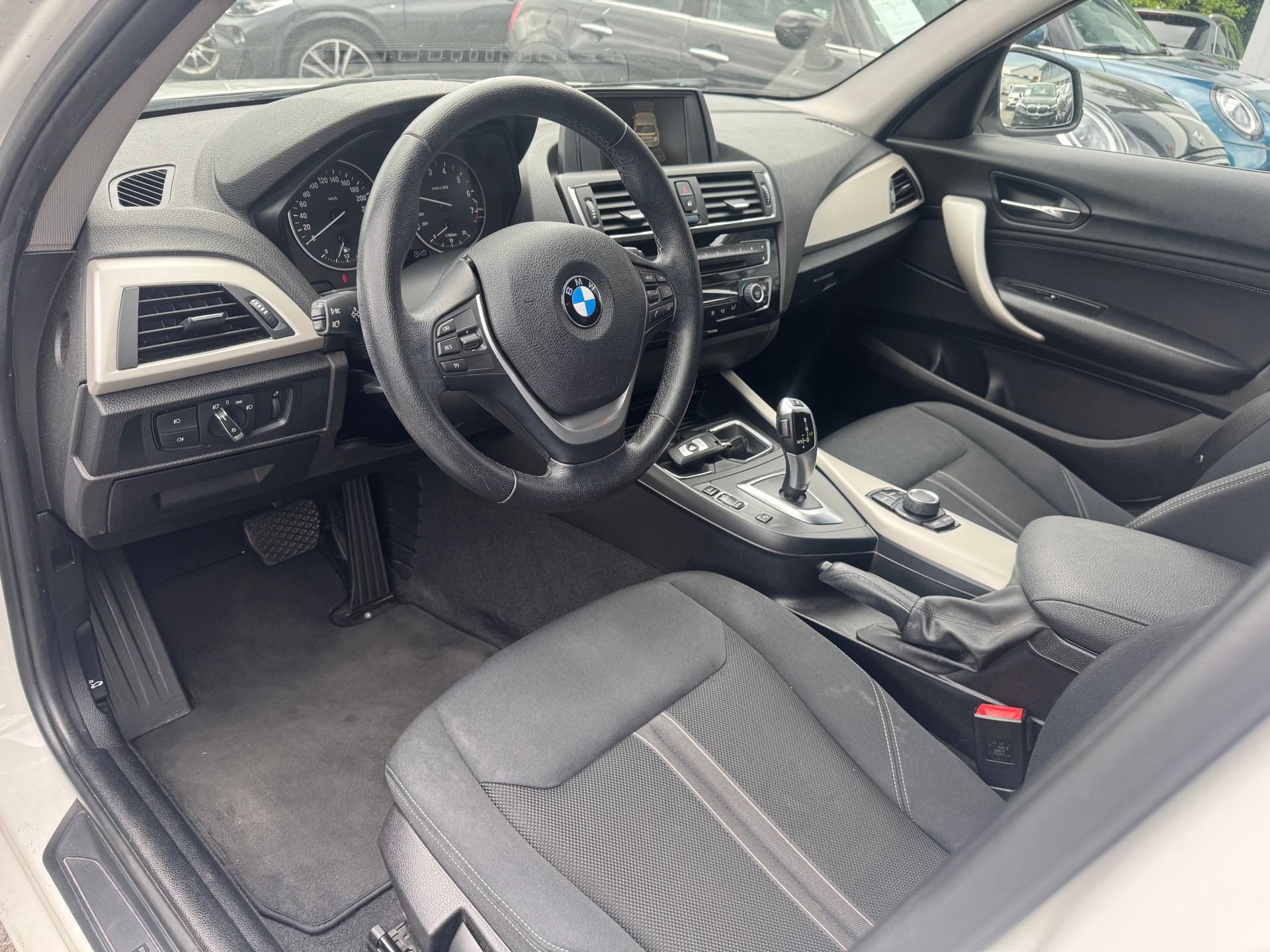BMW 118i Steptronic-image-9