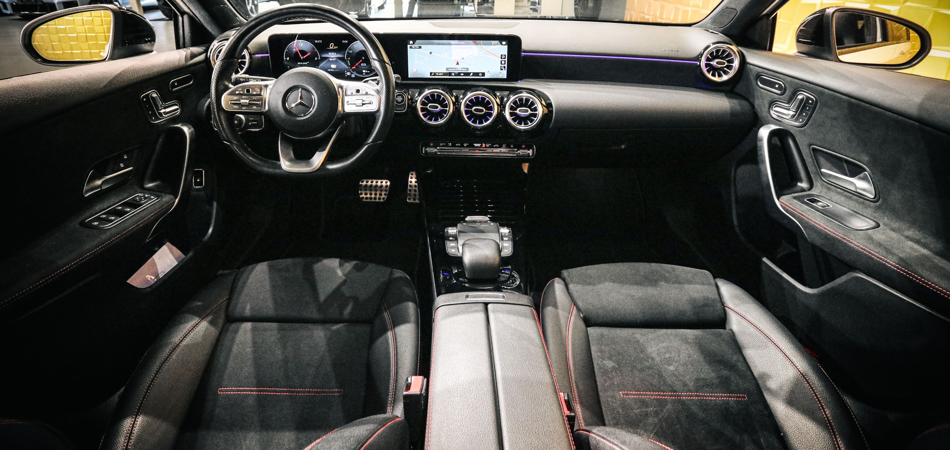 MERCEDES-BENZ A 250e AMG Line 8G-DCT-image-12