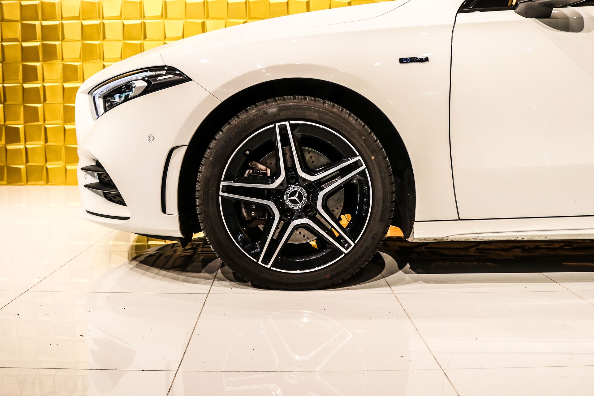MERCEDES-BENZ A 250e AMG Line 8G-DCT-image-7