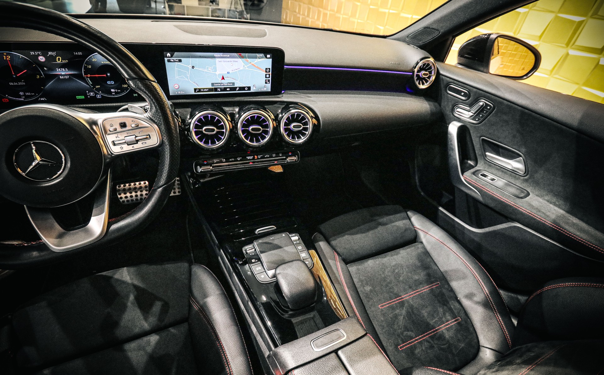 MERCEDES-BENZ A 250e AMG Line 8G-DCT-image-15