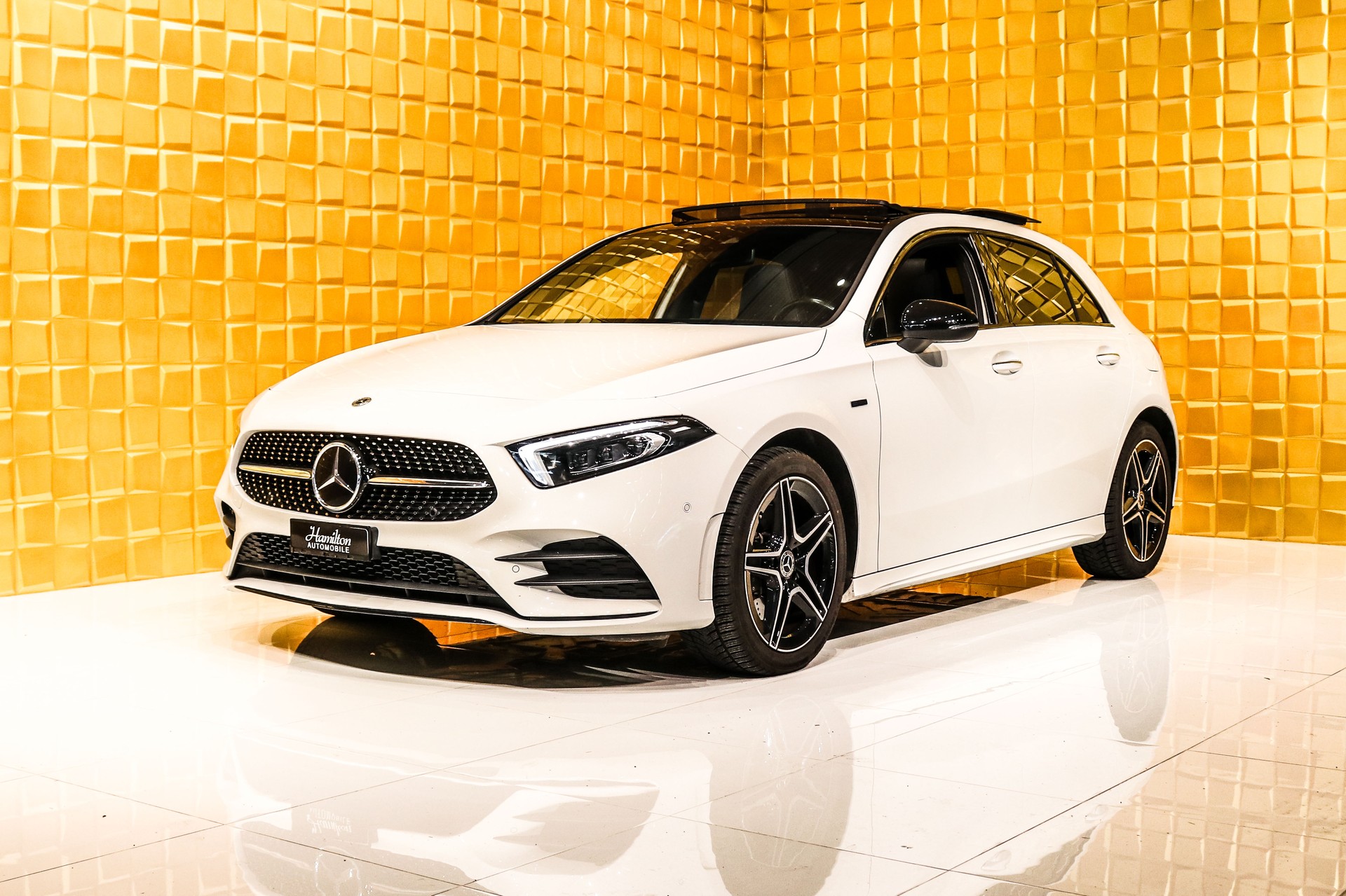 MERCEDES-BENZ A 250e AMG Line 8G-DCT-image-3