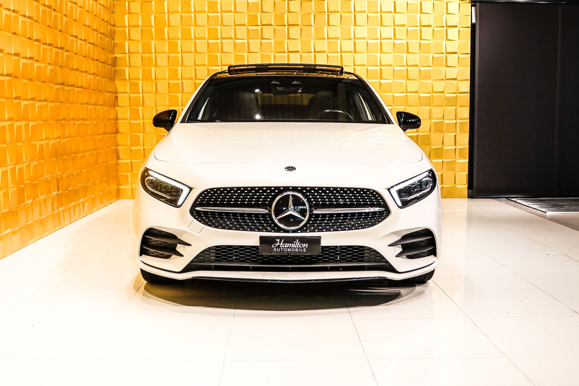 MERCEDES-BENZ A 250e AMG Line 8G-DCT-image-2