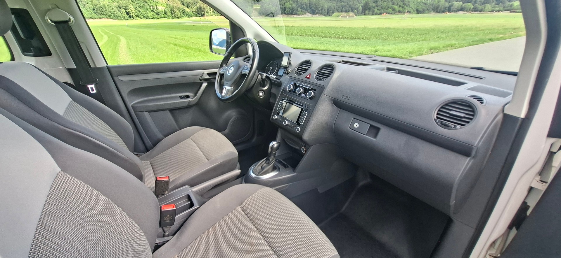 VW Caddy Maxi 2.0 TDI DSG-image-7
