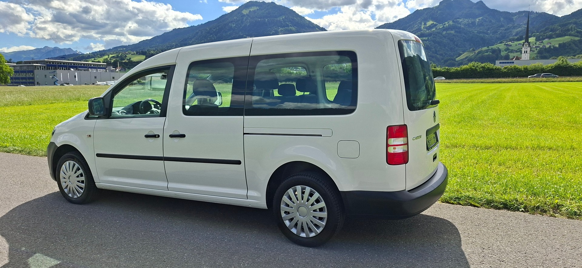 VW Caddy Maxi 2.0 TDI DSG-image-2
