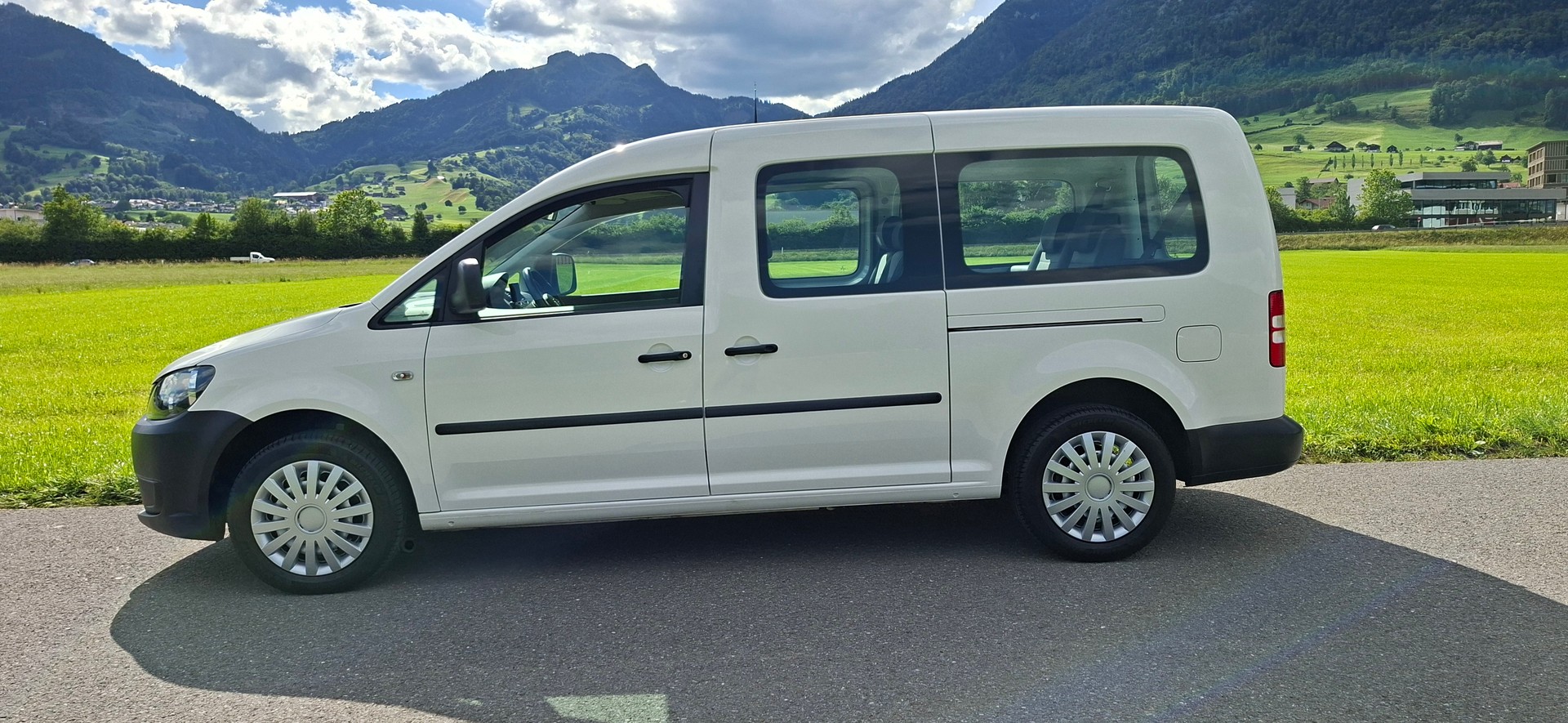 VW Caddy Maxi 2.0 TDI DSG-image-3