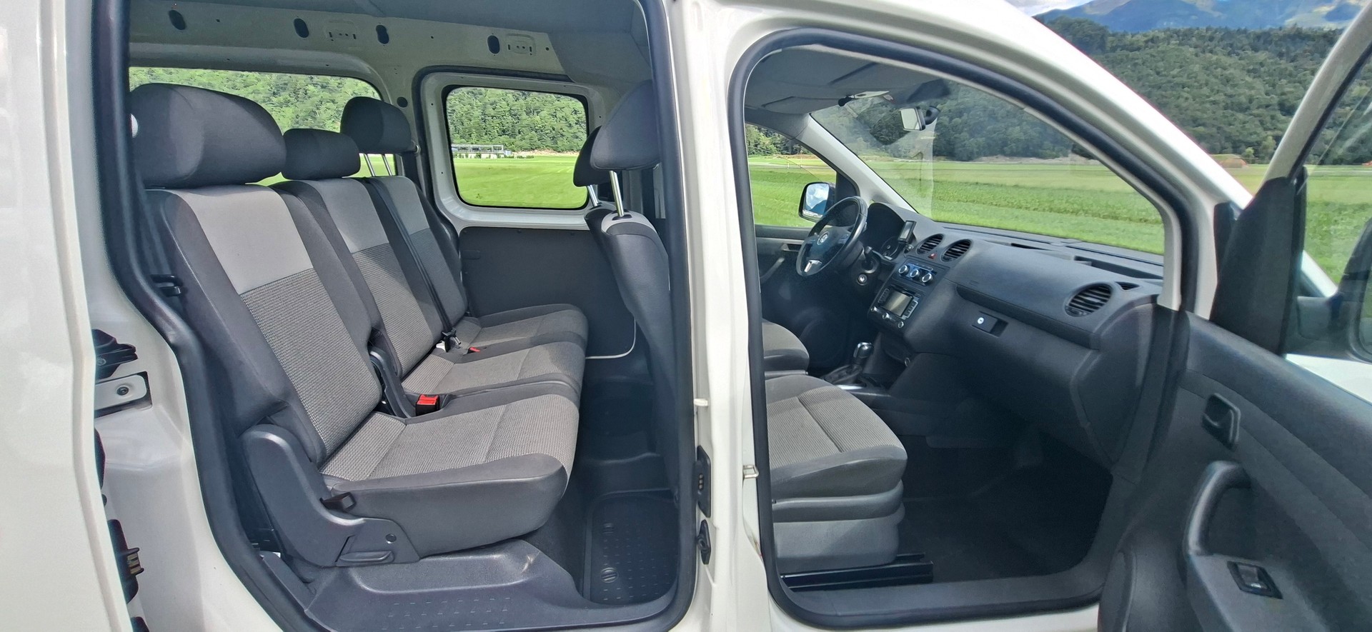 VW Caddy Maxi 2.0 TDI DSG-image-6