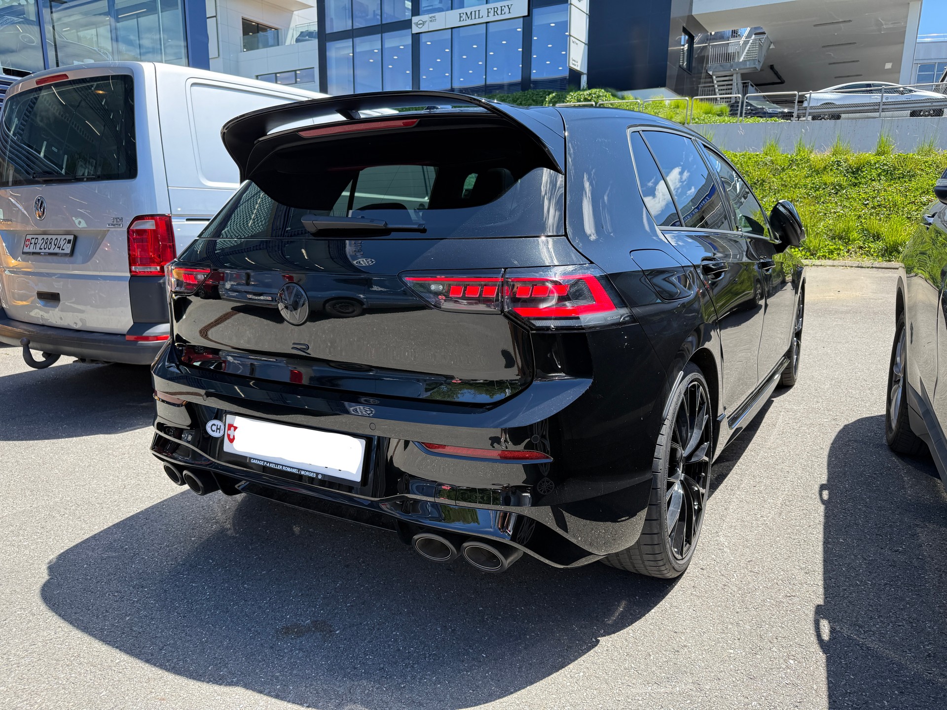 VW 2.0 TSI R Black Edition DSG 4motion-image-5