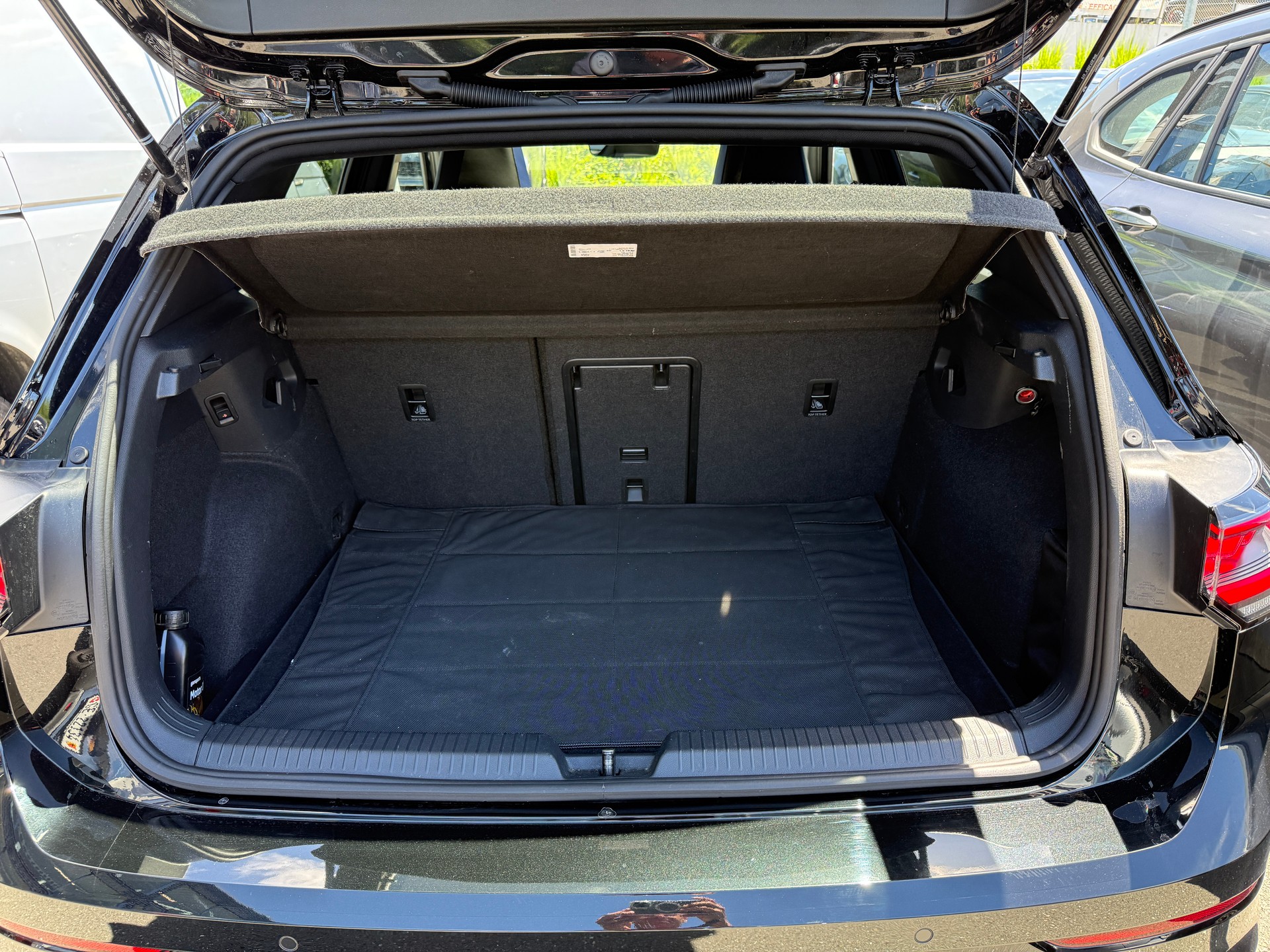 VW 2.0 TSI R Black Edition DSG 4motion-image-7
