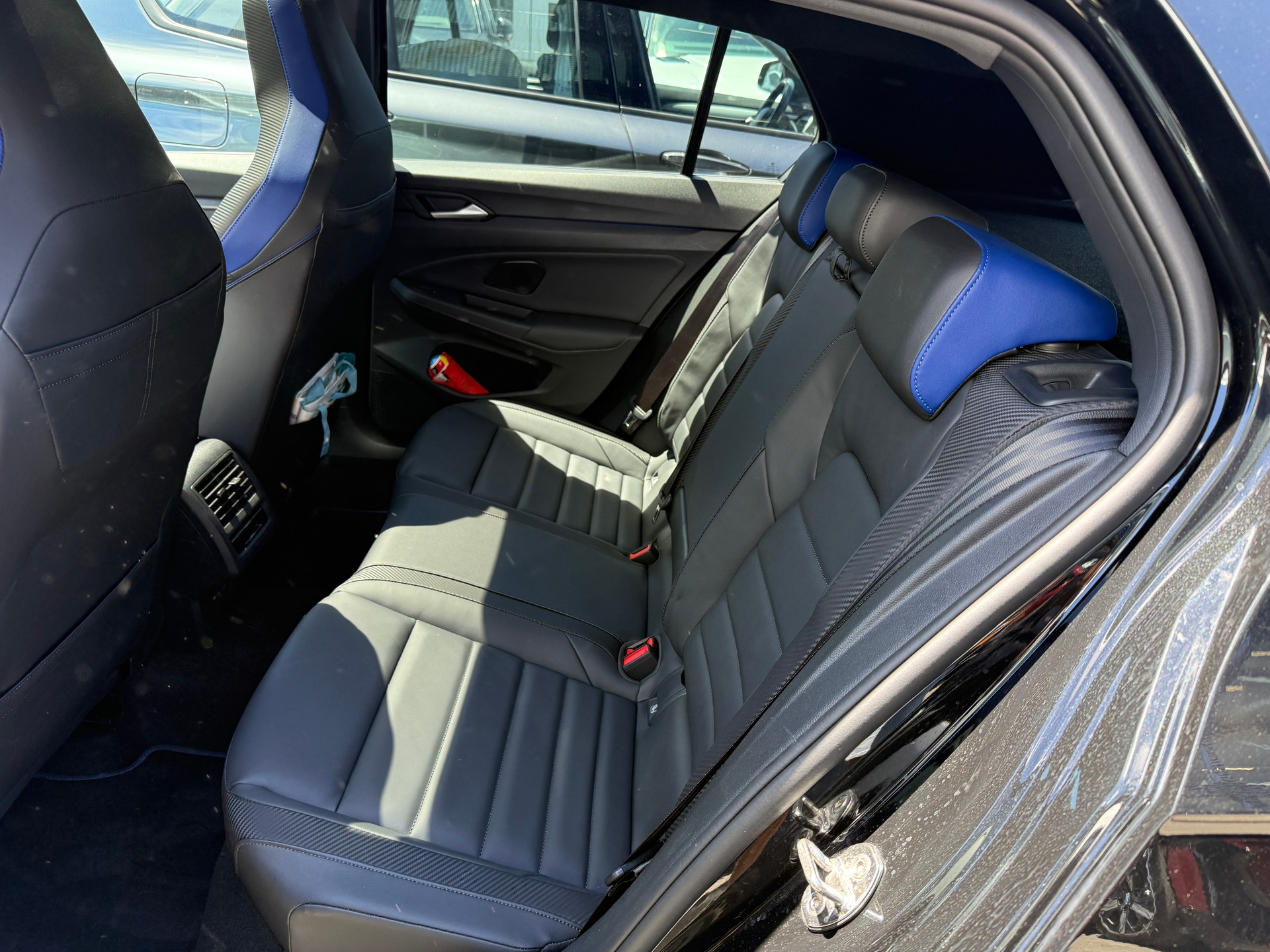 VW 2.0 TSI R Black Edition DSG 4motion-image-10