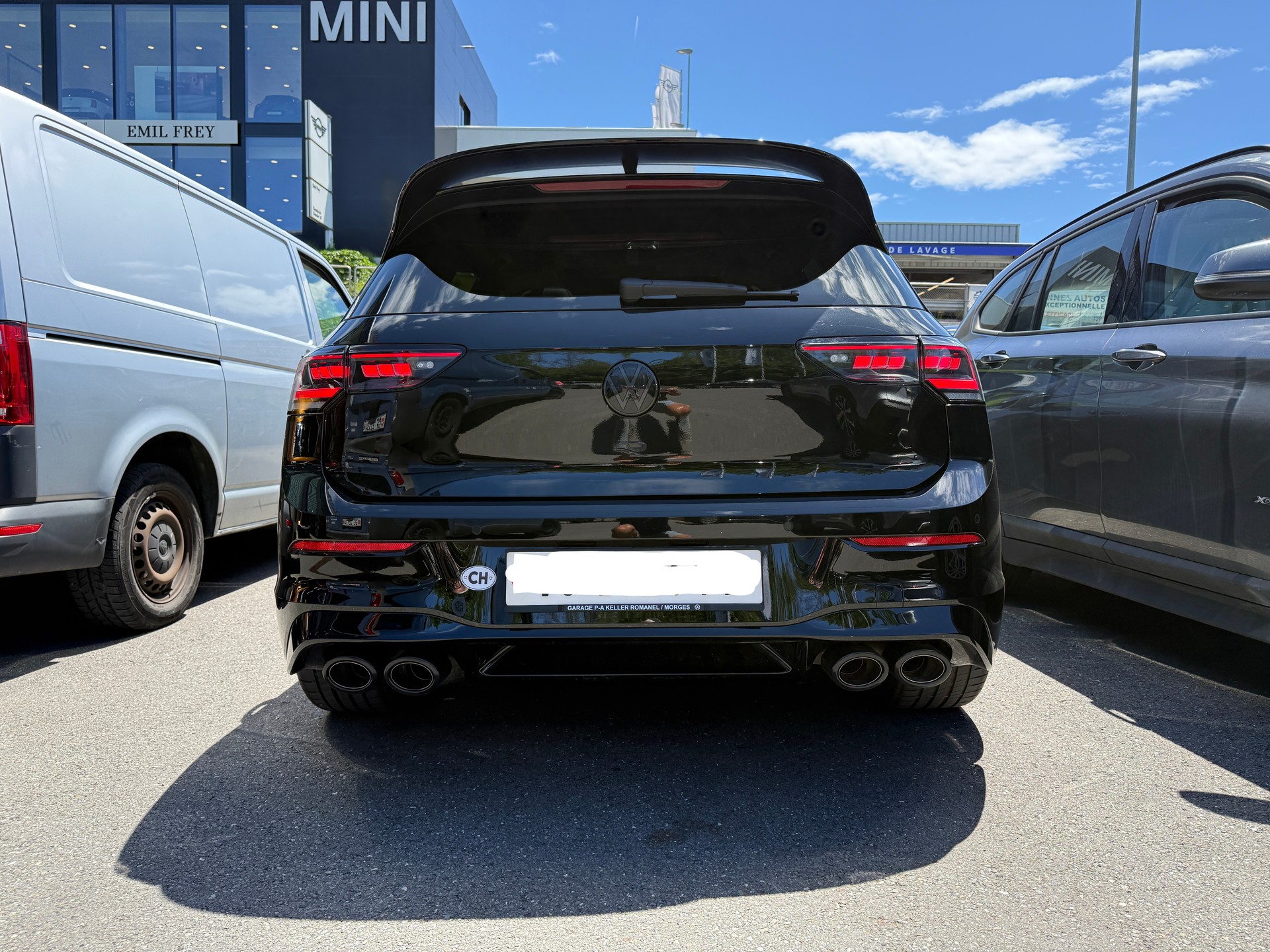 VW 2.0 TSI R Black Edition DSG 4motion-image-4