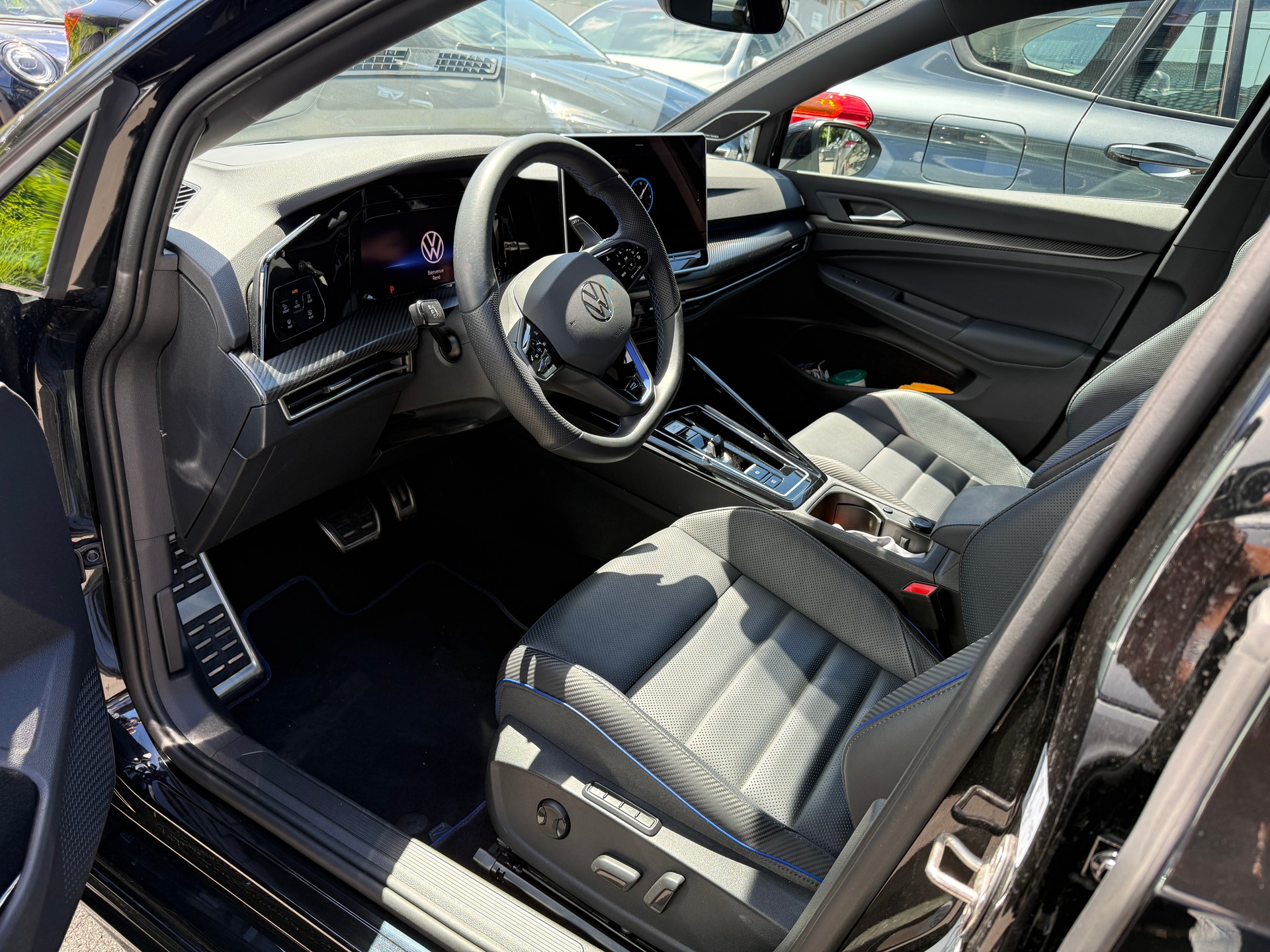 VW 2.0 TSI R Black Edition DSG 4motion-image-8