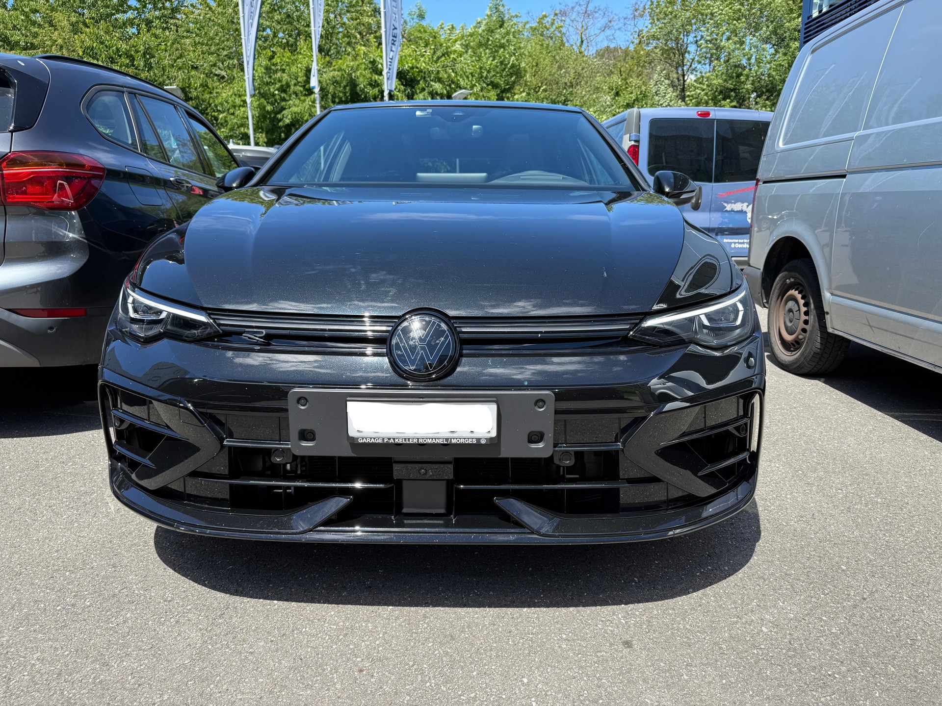 VW 2.0 TSI R Black Edition DSG 4motion-image-1