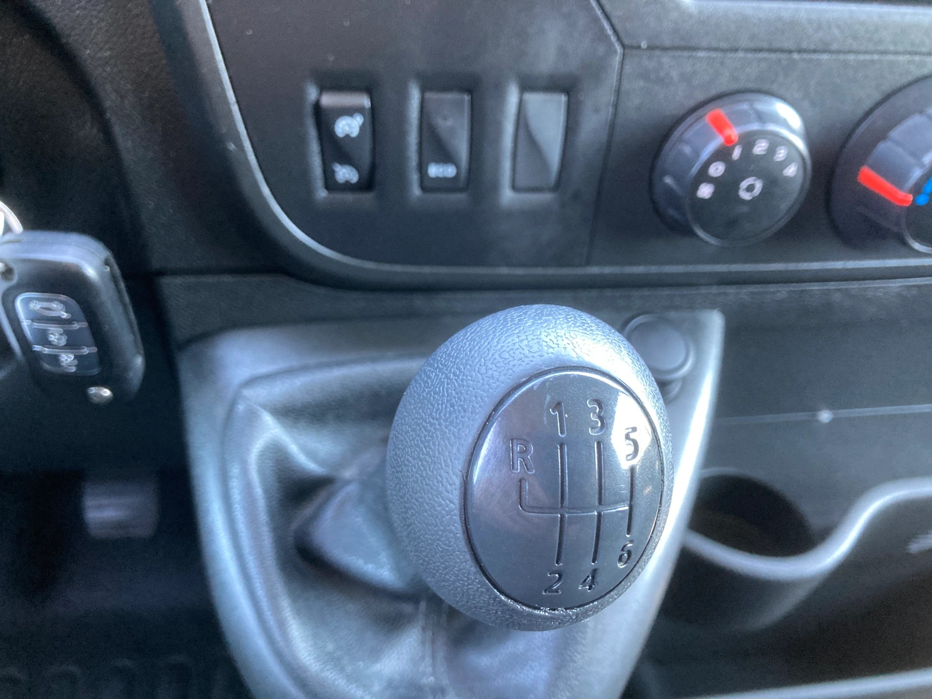 RENAULT Master T33 2.3dCi 130 L1H1-image-12
