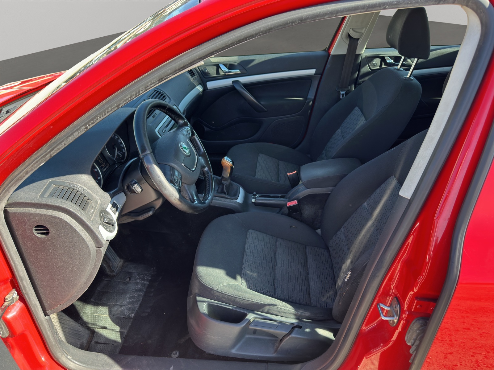 SKODA Octavia Combi 1.4 TSI Ambiente DSG-image-8