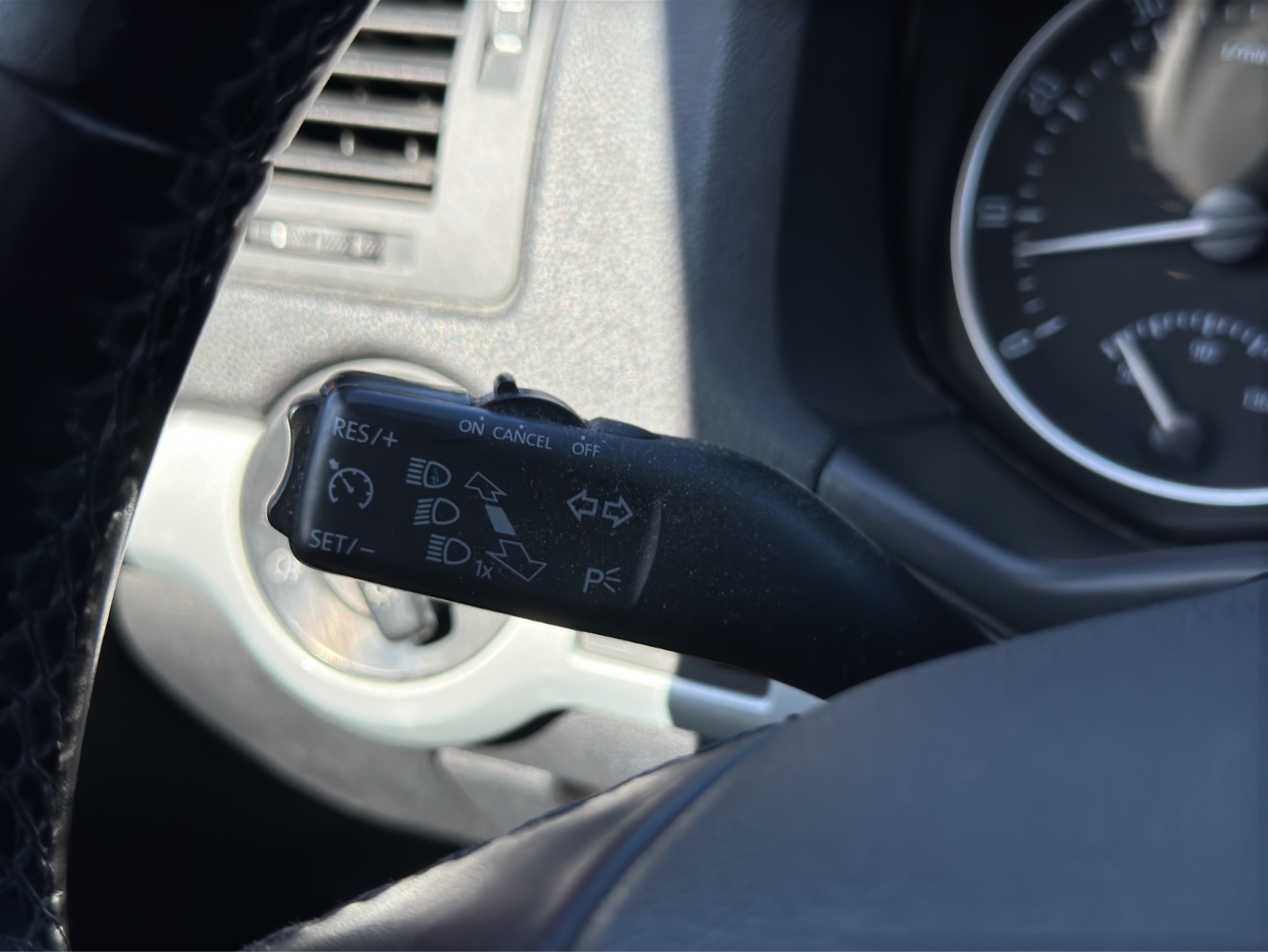 SKODA Octavia Combi 1.4 TSI Ambiente DSG-image-12