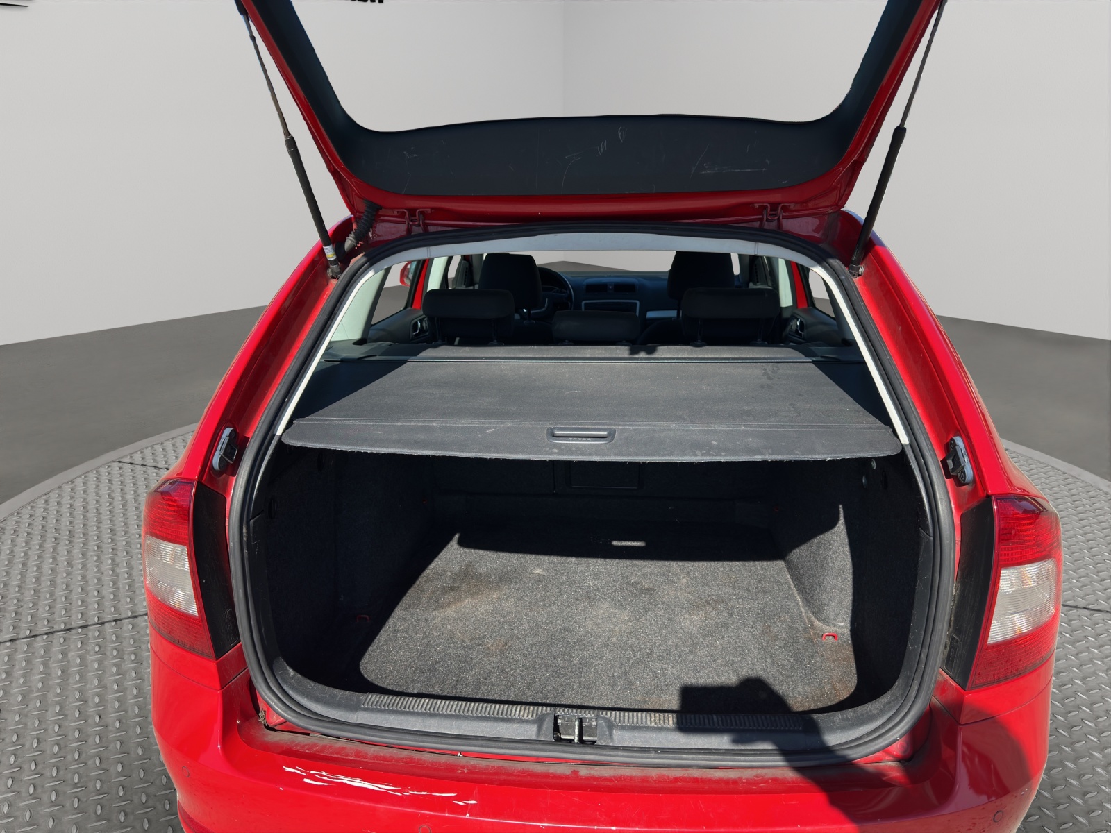 SKODA Octavia Combi 1.4 TSI Ambiente DSG-image-14