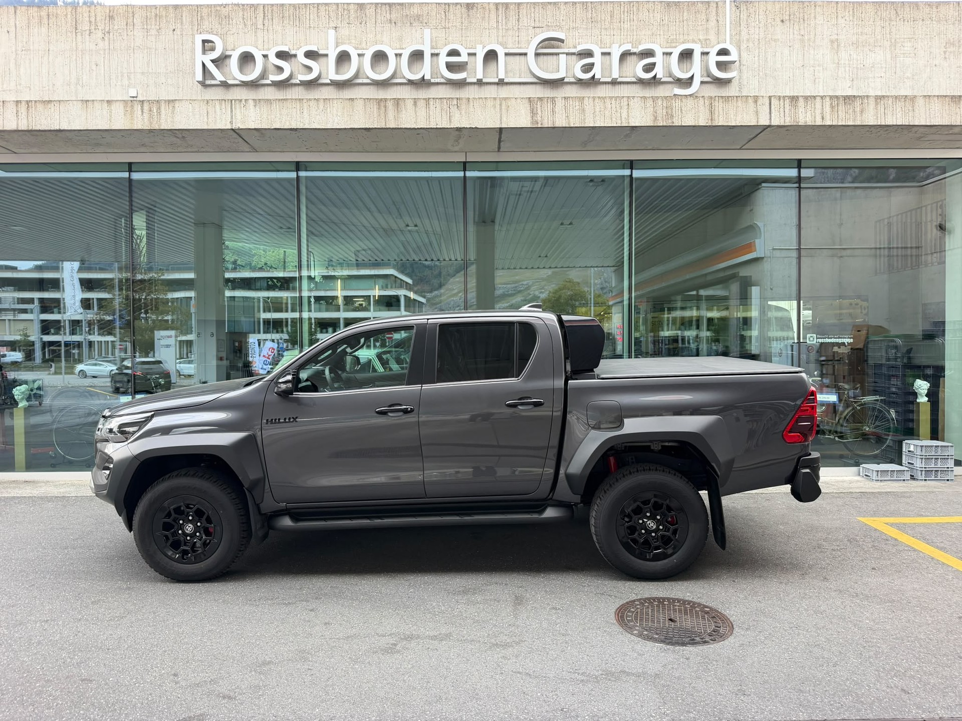TOYOTA Hilux 2.8d GR Sport II Double Cab 4x4 A-image-0