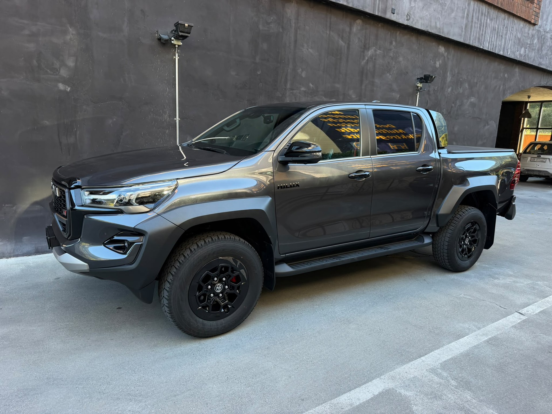 TOYOTA Hilux 2.8d GR Sport II Double Cab 4x4 A-image-2
