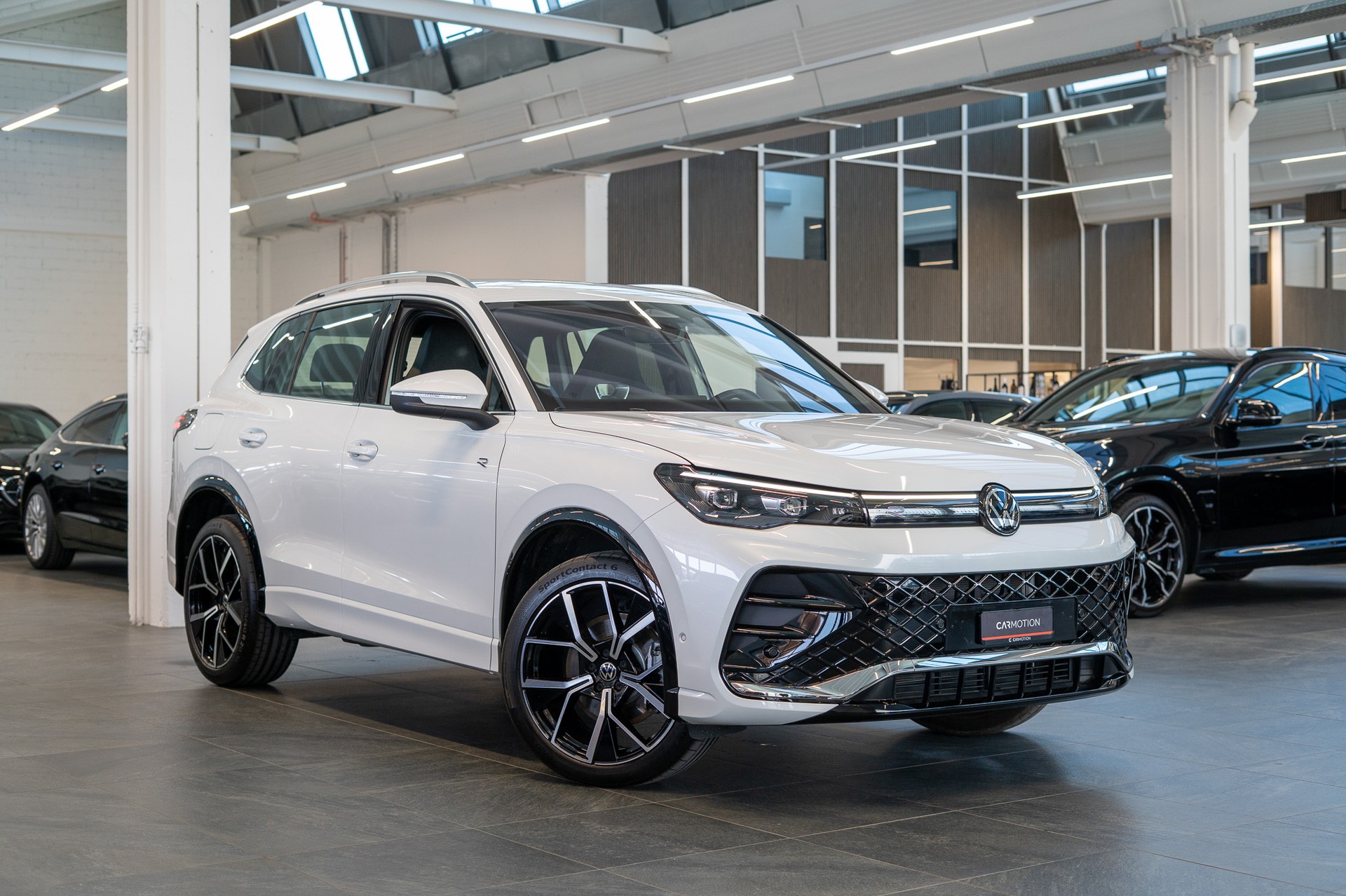 VW Tiguan 2.0 TSI R-Line DSG 4motion / Rückfahrkamera / Massagesitze / Ambientebeleuchtung-showroom-element-2