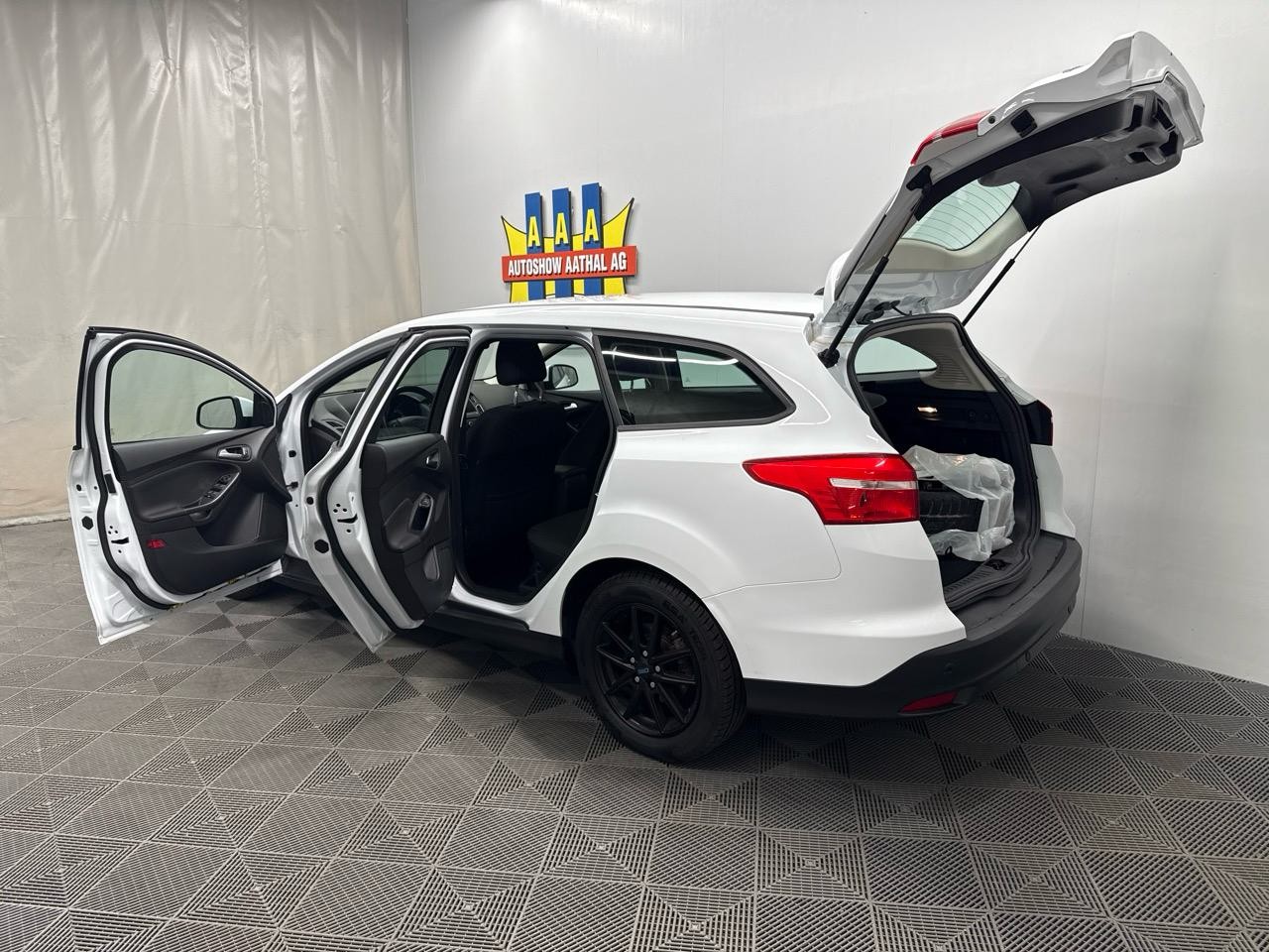FORD Focus 1.5 TDCi Trend PowerShift-image-10