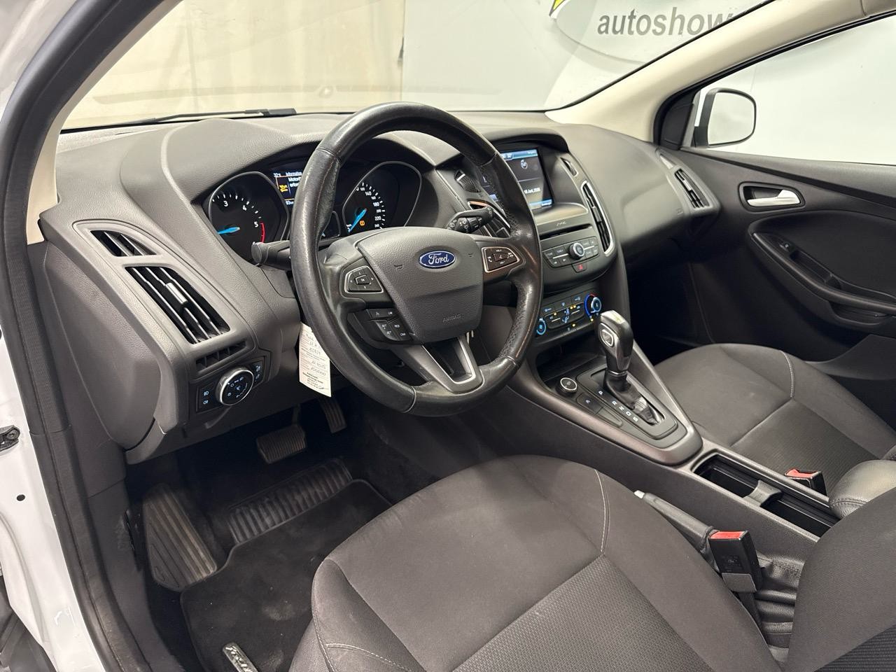 FORD Focus 1.5 TDCi Trend PowerShift-image-2