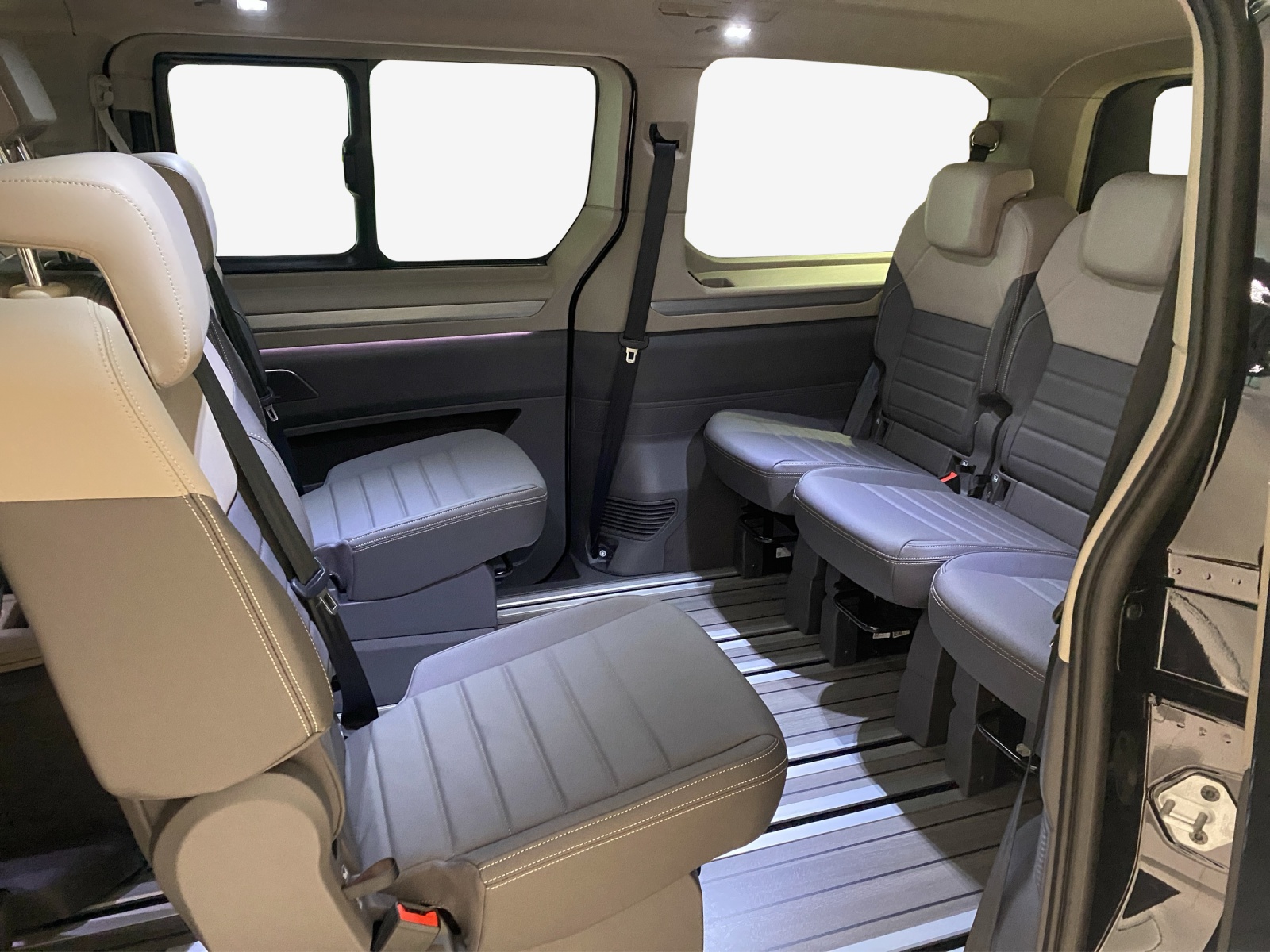 VW Multivan 2.0 TDI Style Liberty DSG Lang-image-11