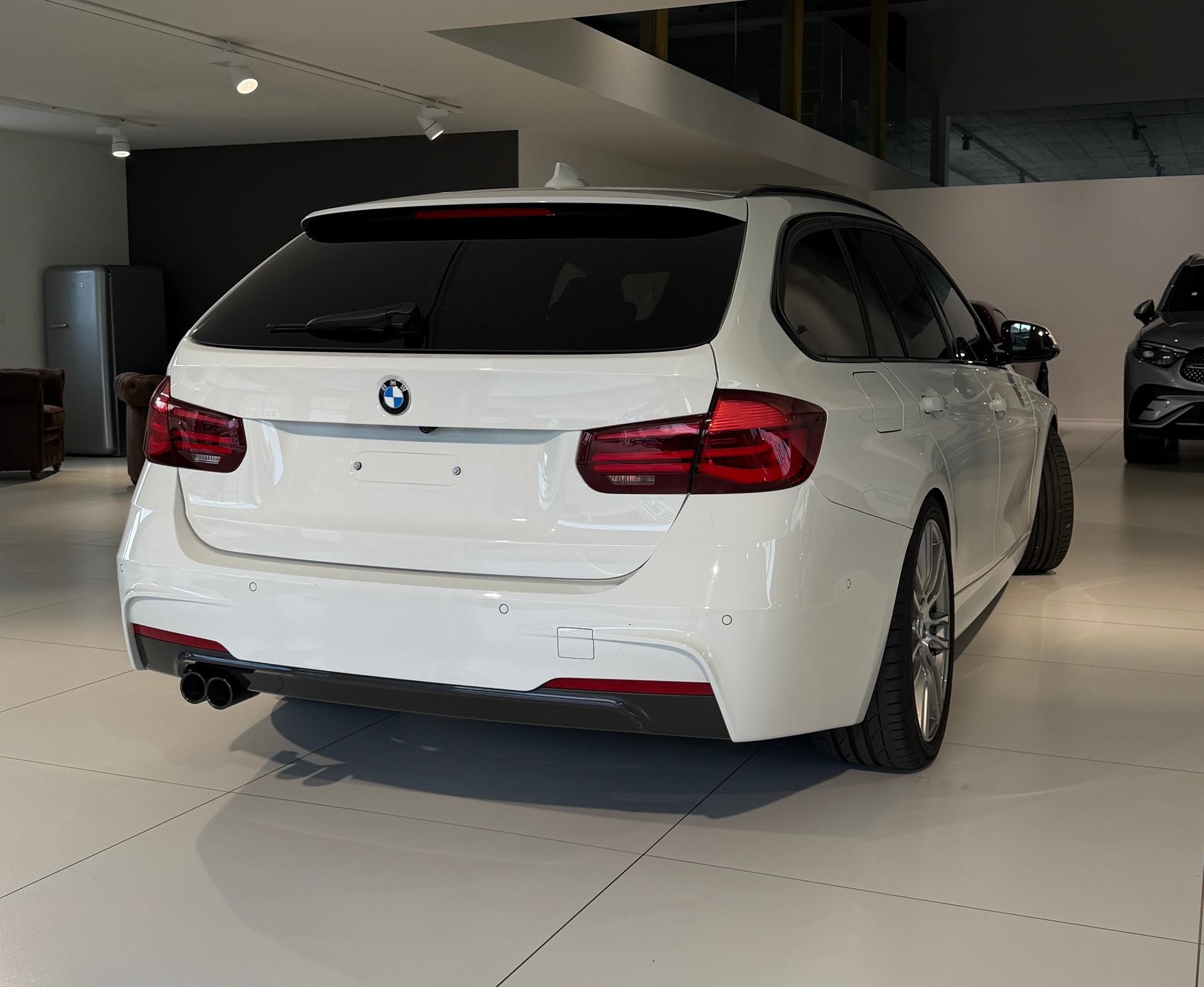 BMW 320d xDrive Touring Edition M Sport Steptronic-image-6