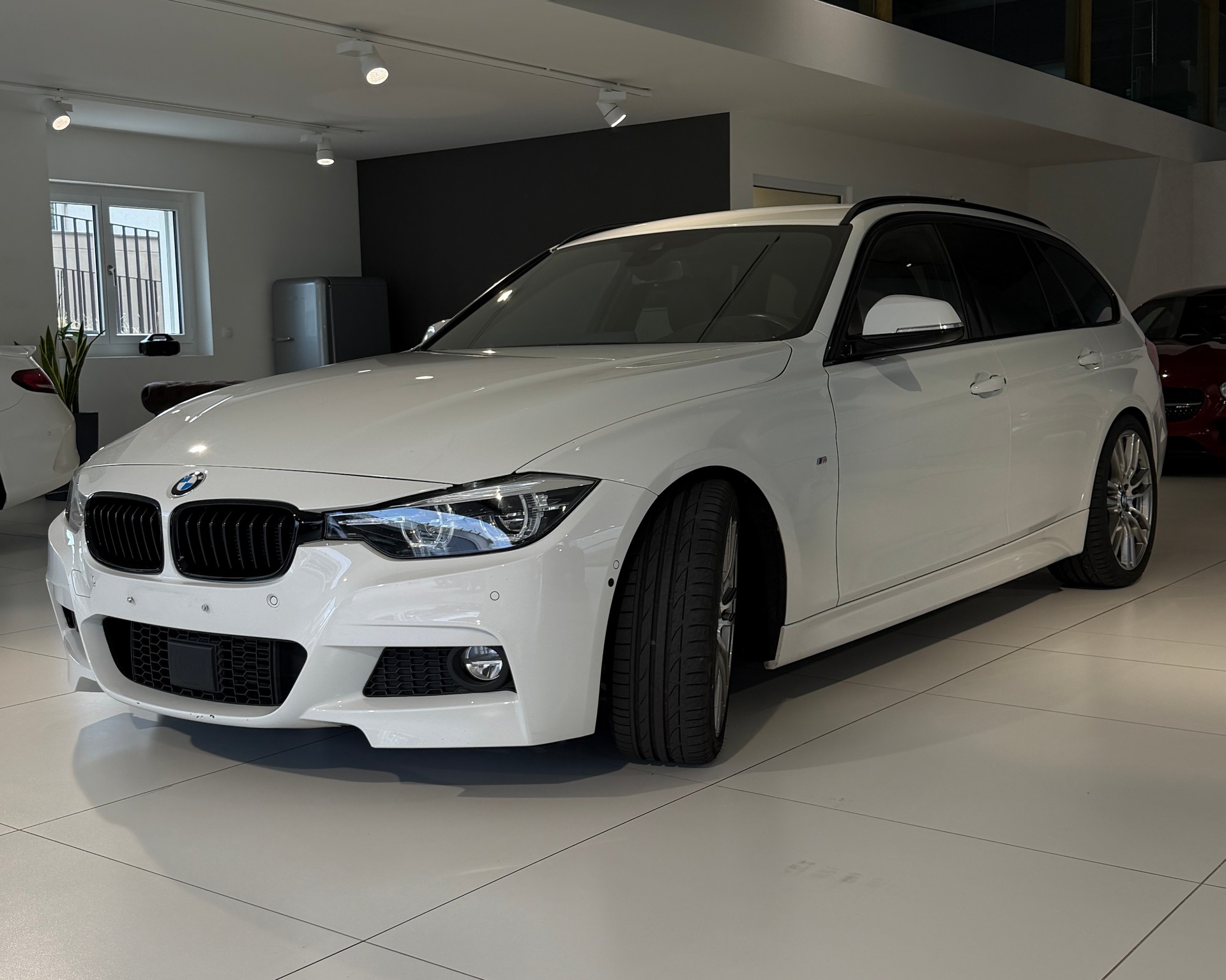 BMW 320d xDrive Touring Edition M Sport Steptronic-image-3
