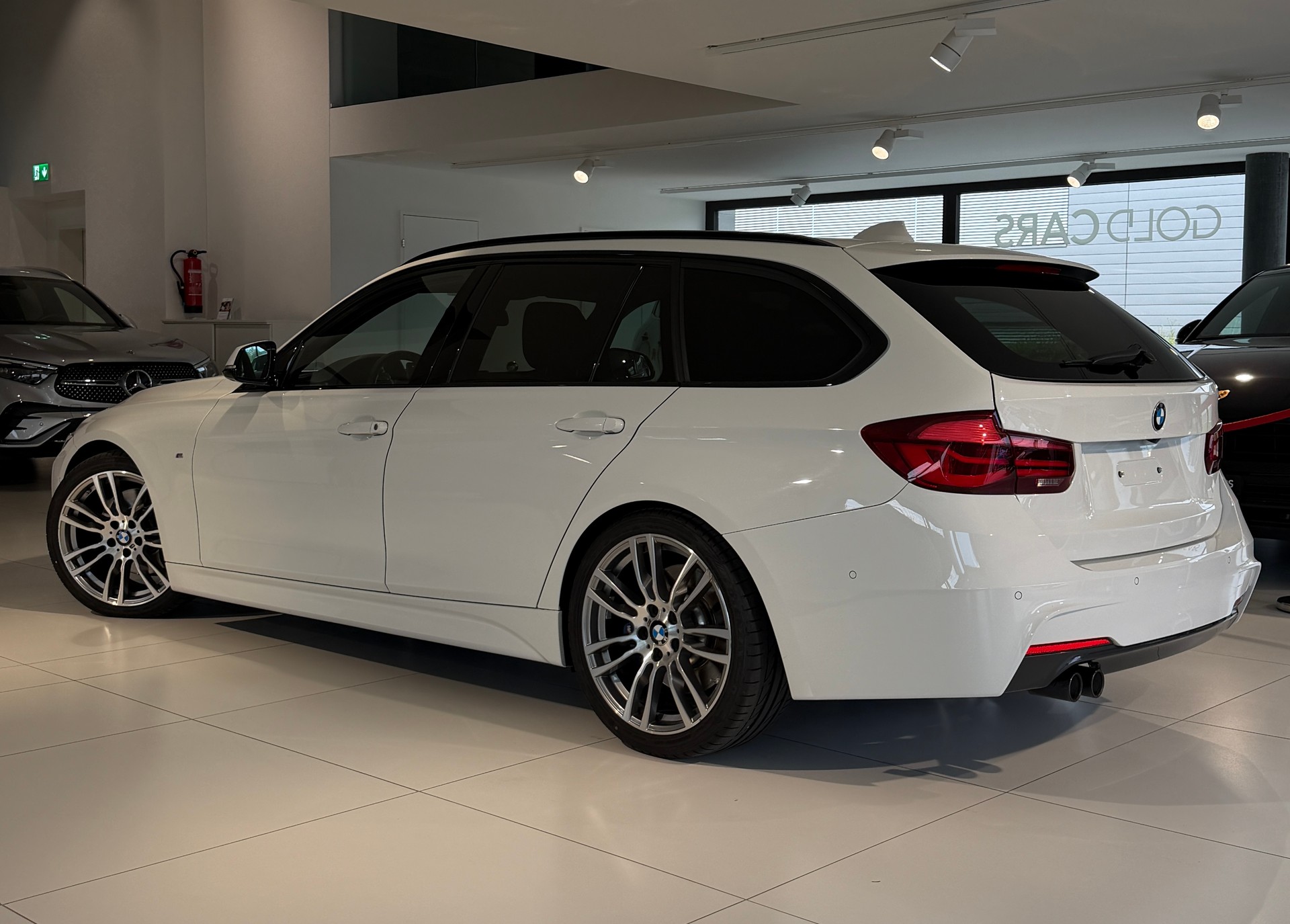 BMW 320d xDrive Touring Edition M Sport Steptronic-image-5