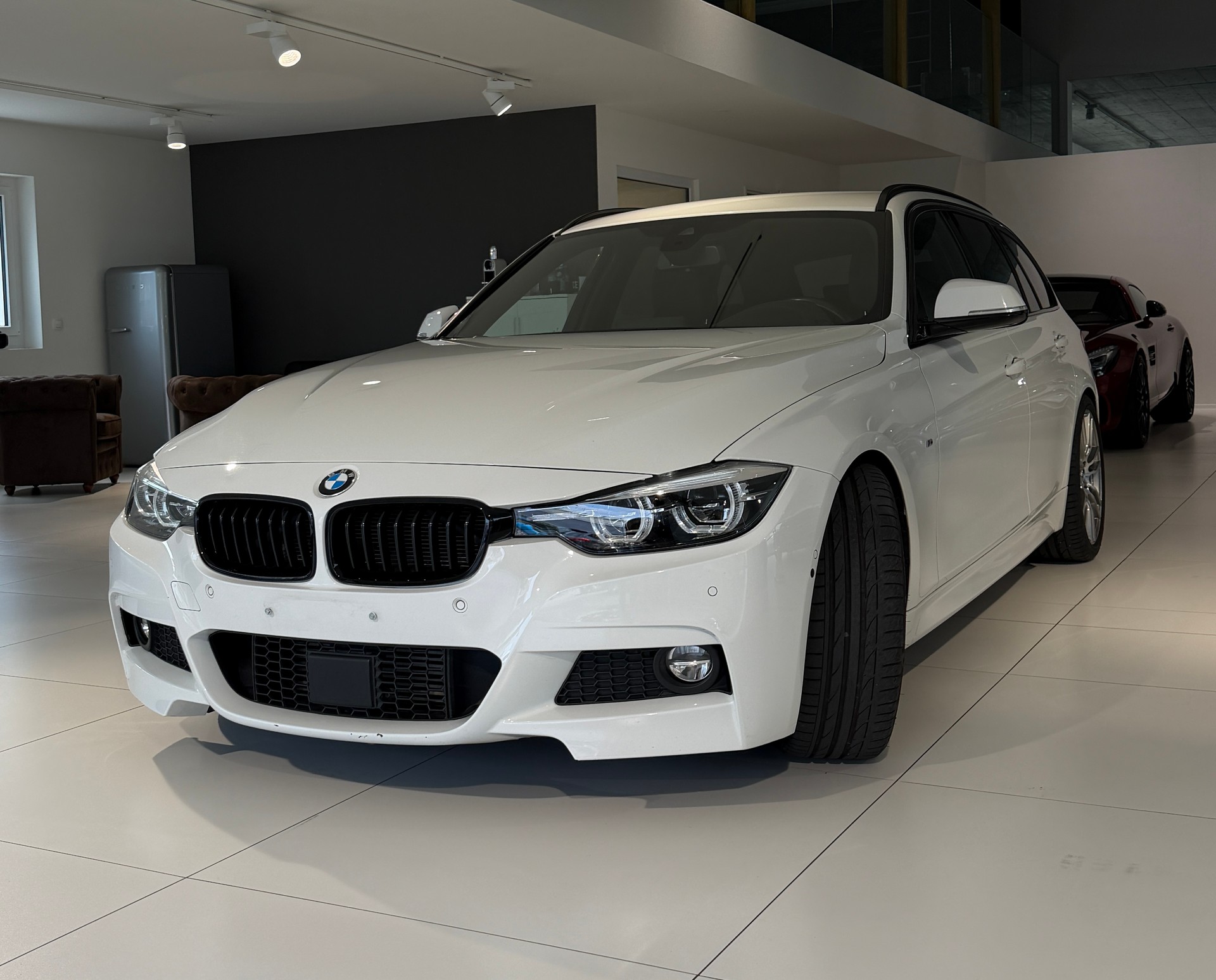BMW 320d xDrive Touring Edition M Sport Steptronic-image-2