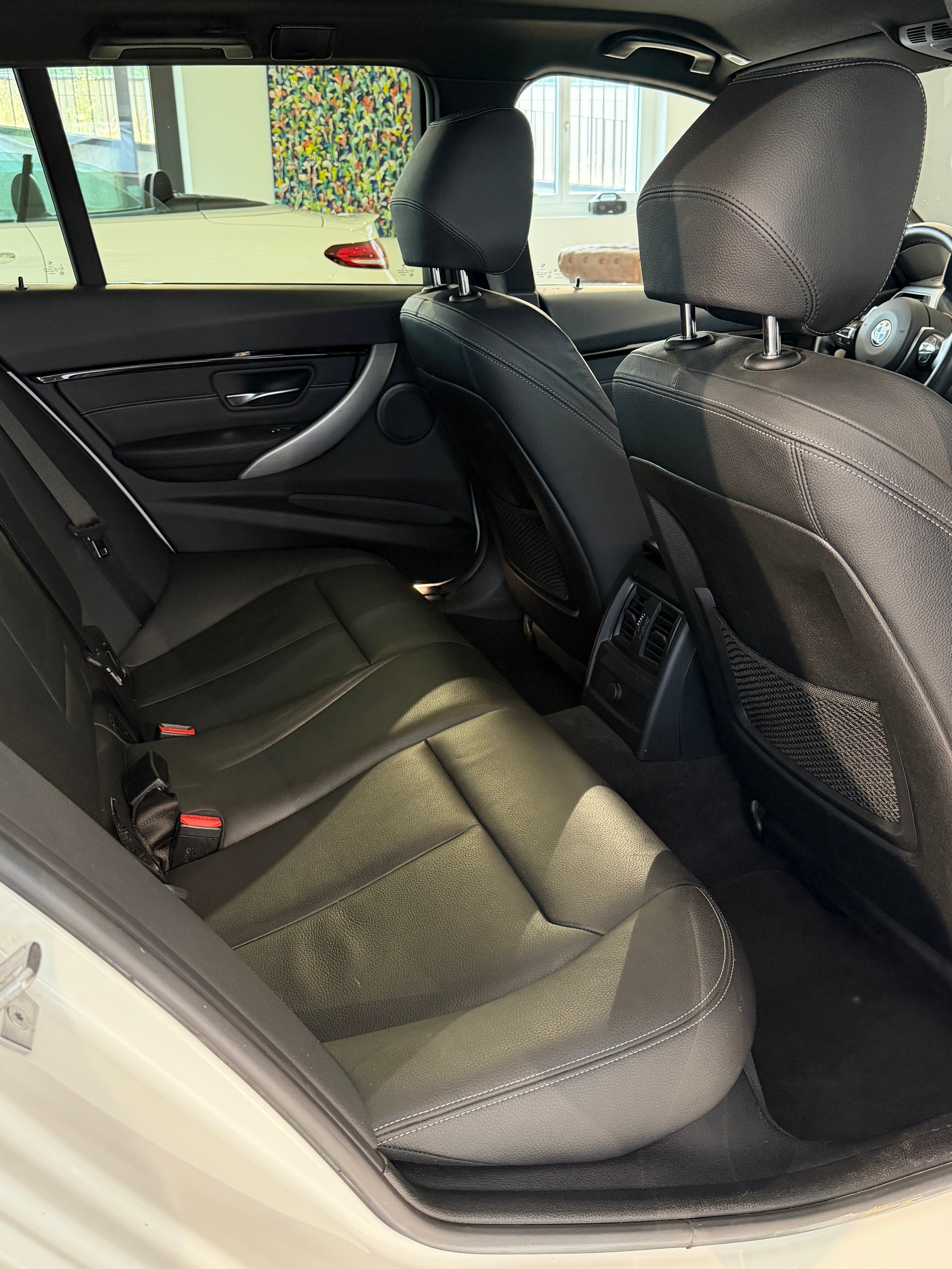 BMW 320d xDrive Touring Edition M Sport Steptronic-image-12