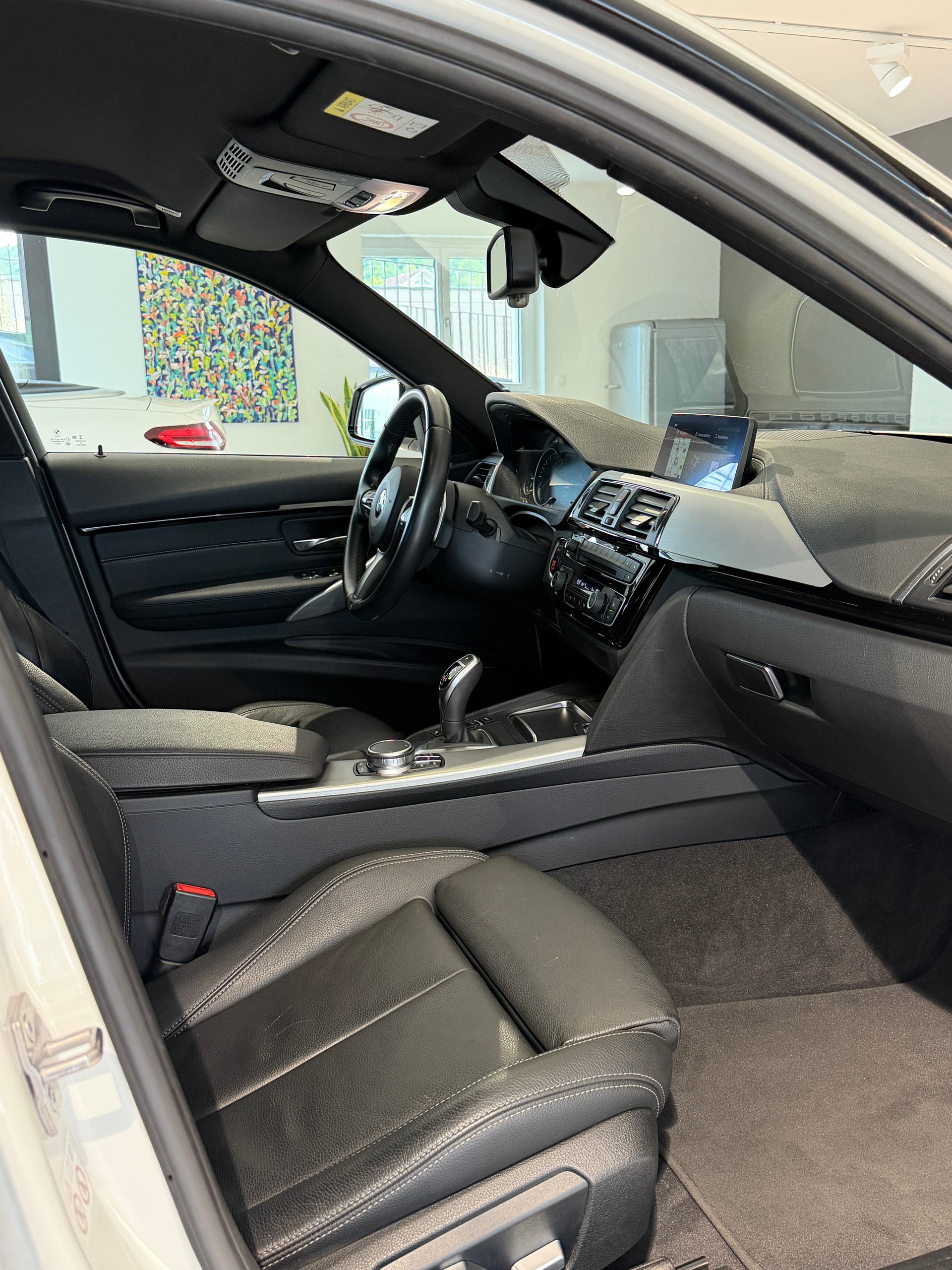 BMW 320d xDrive Touring Edition M Sport Steptronic-image-11