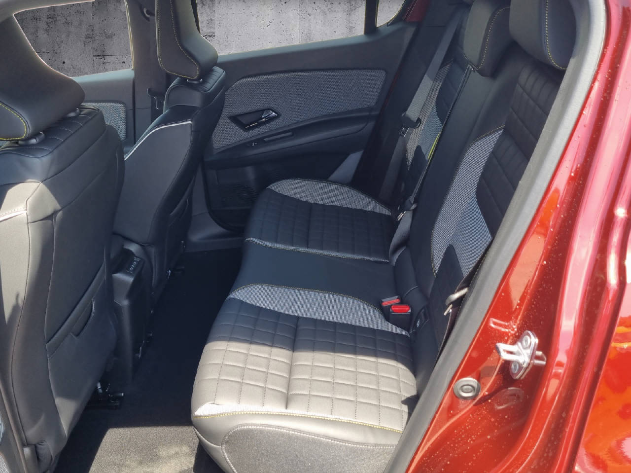 RENAULT R4 E-Tech Electric iconic "plein sud®" 150PS Comfort Range-image-7