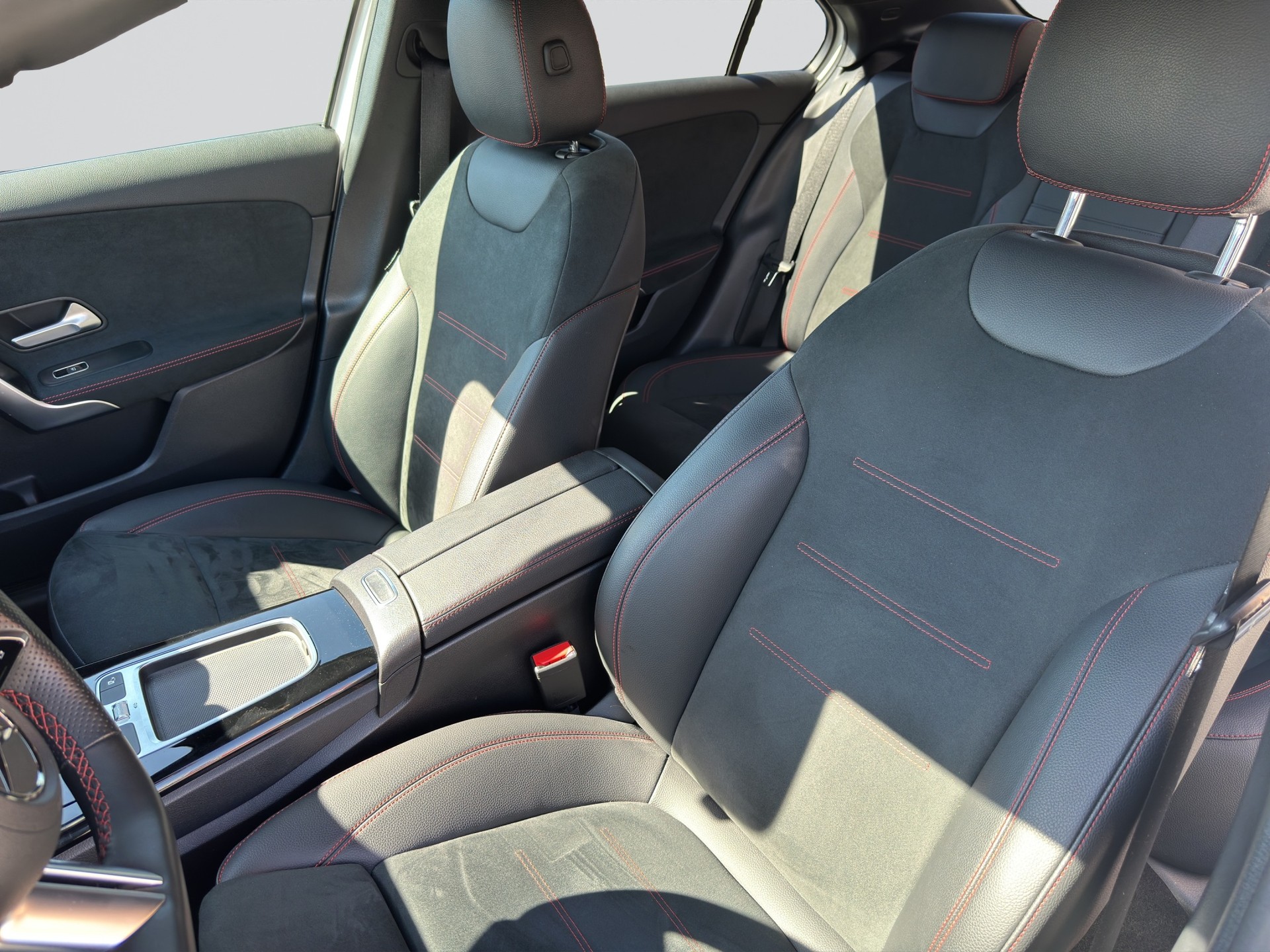 MERCEDES-BENZ A 180 AMG Line 7G-DCT Night-image-5