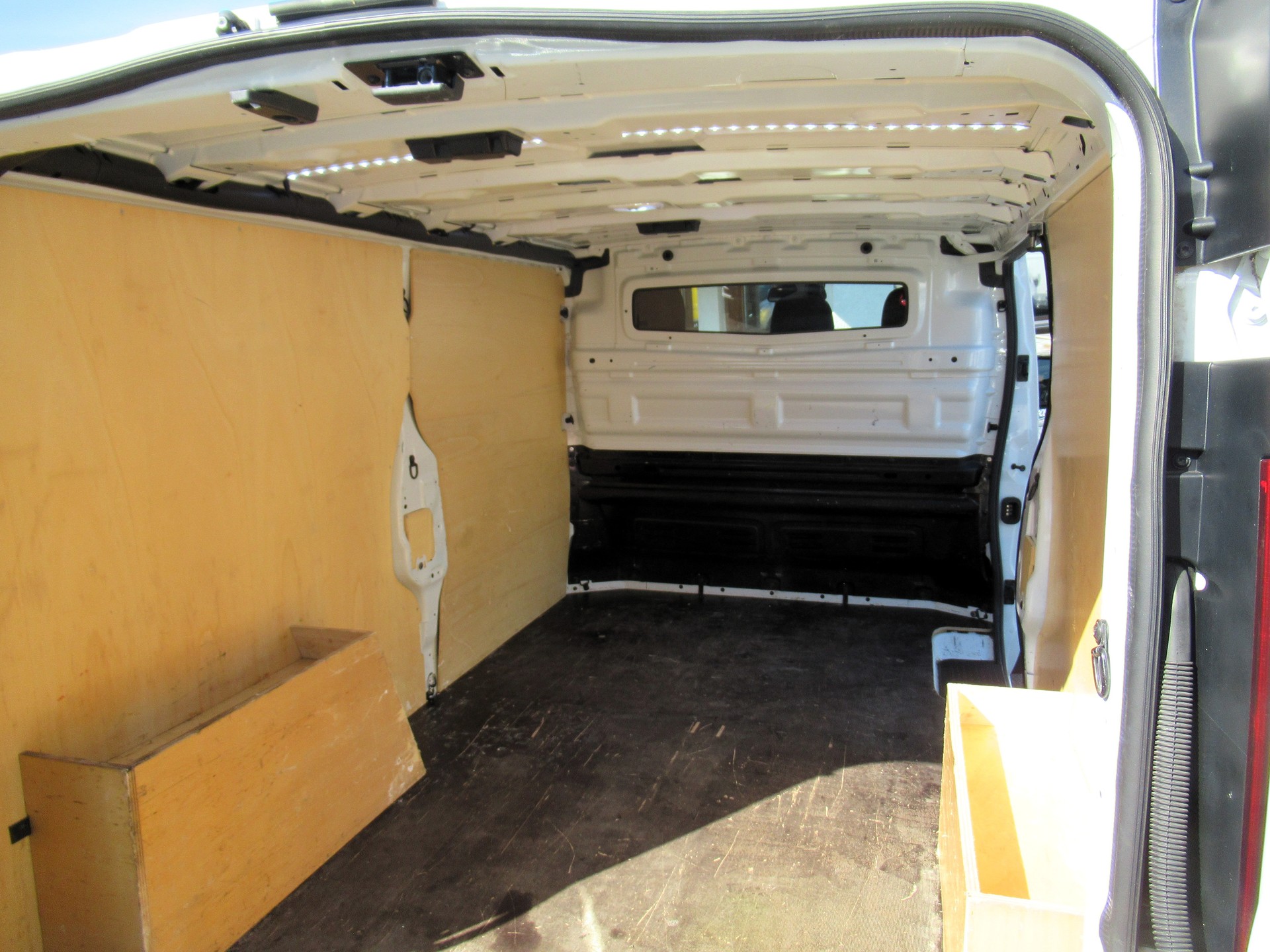 RENAULT Trafic 2.0 Blue dCi 150 Business L2H1 EN-image-4