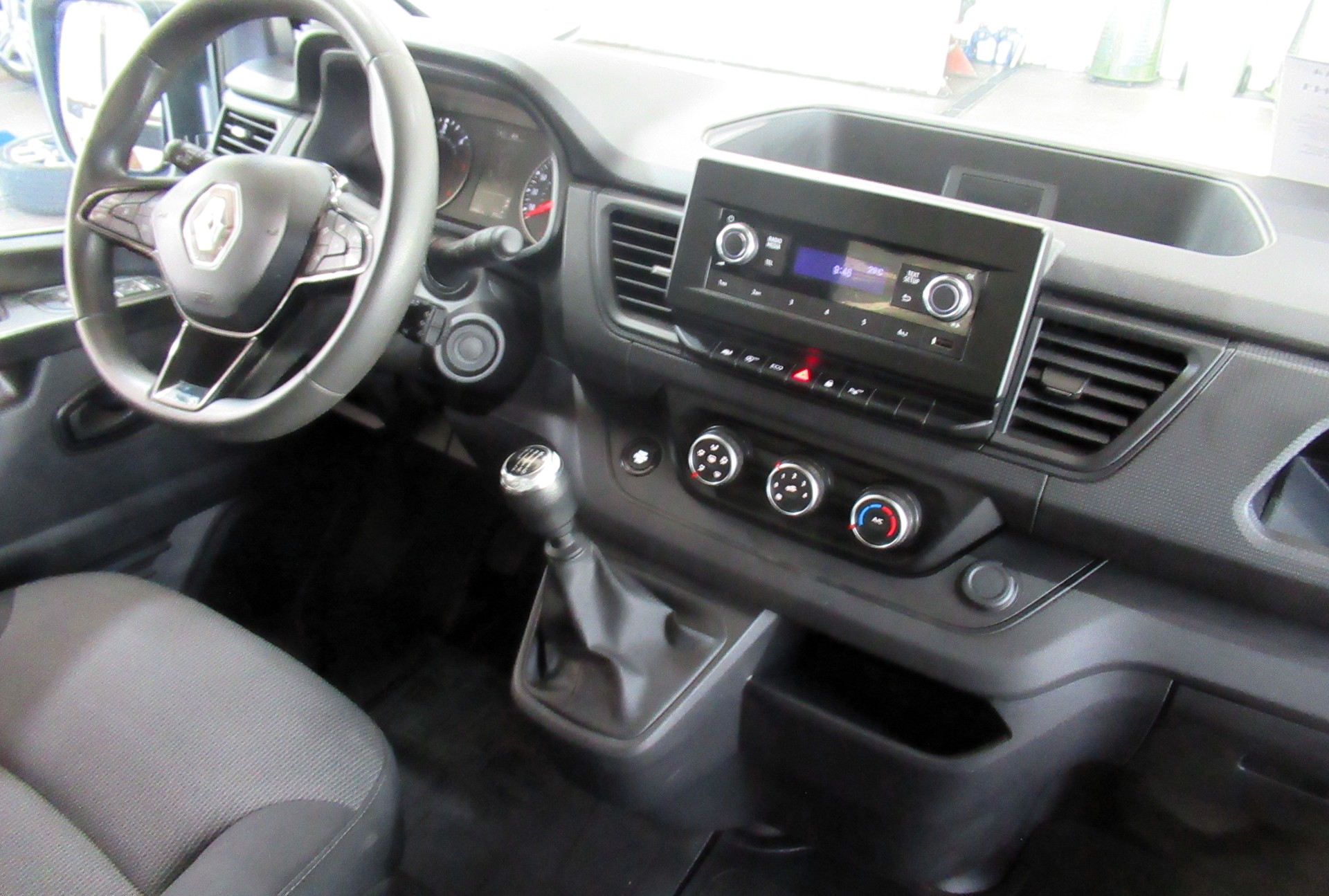 RENAULT Trafic 2.0 Blue dCi 150 Business L2H1 EN-image-10