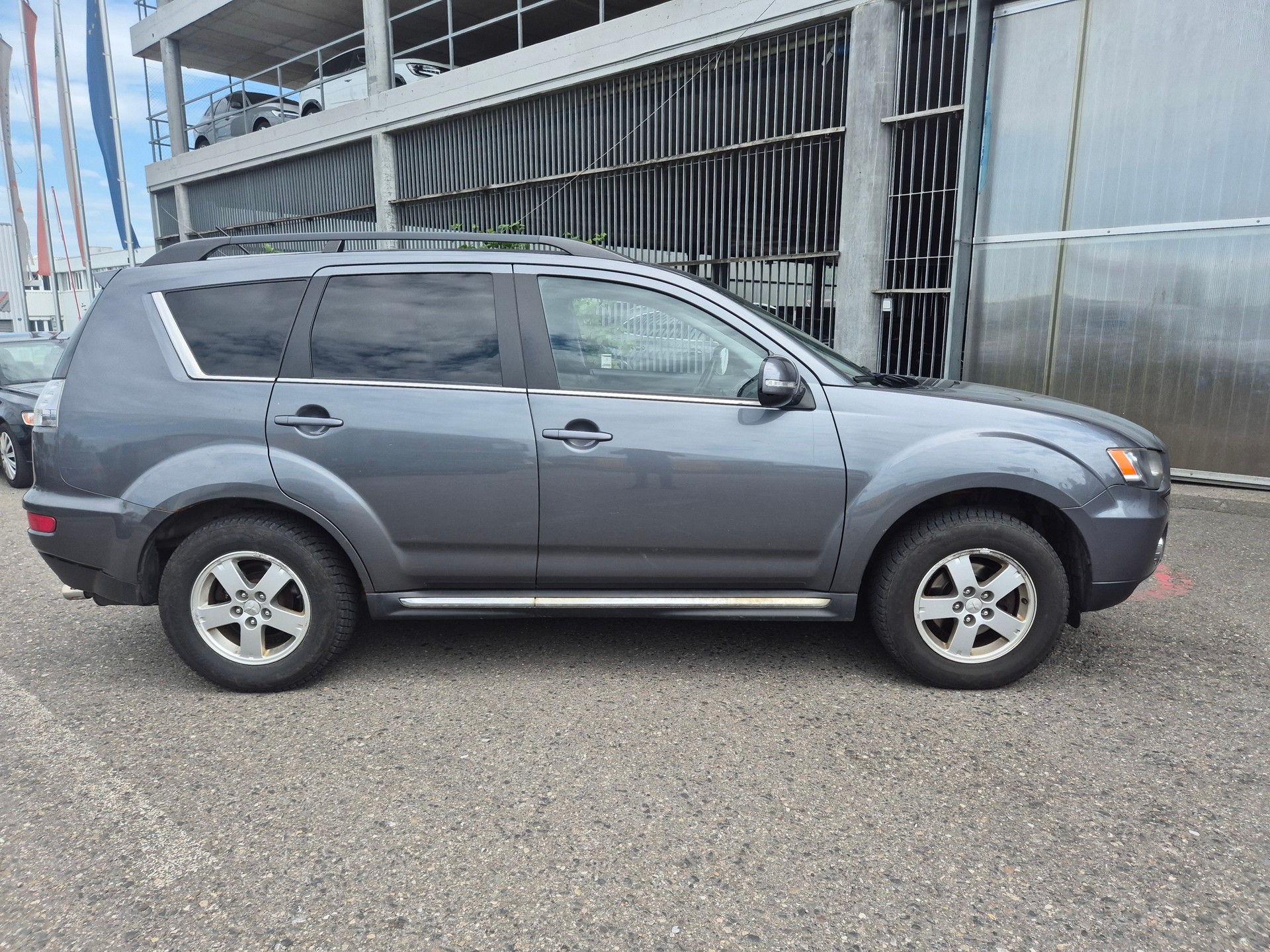 MITSUBISHI Outlander 2.2 DID Jubilé35 4WD-image-4
