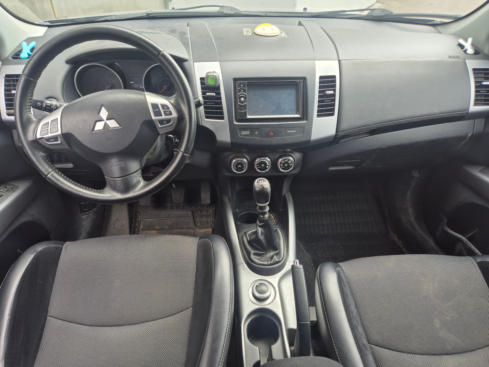 MITSUBISHI Outlander 2.2 DID Jubilé35 4WD-image-9