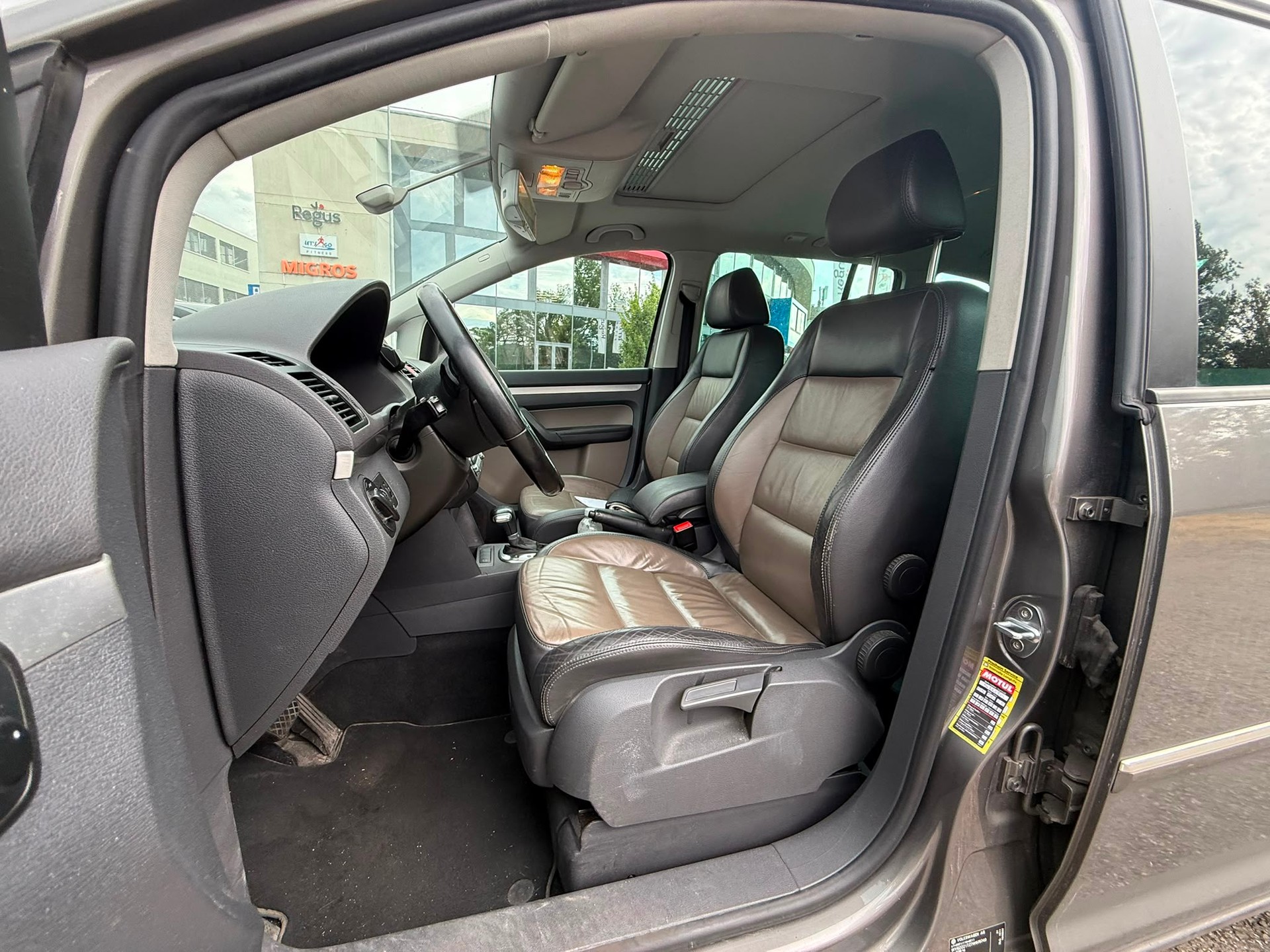 VW Touran 1.4 TSI Highline DSG-image-6